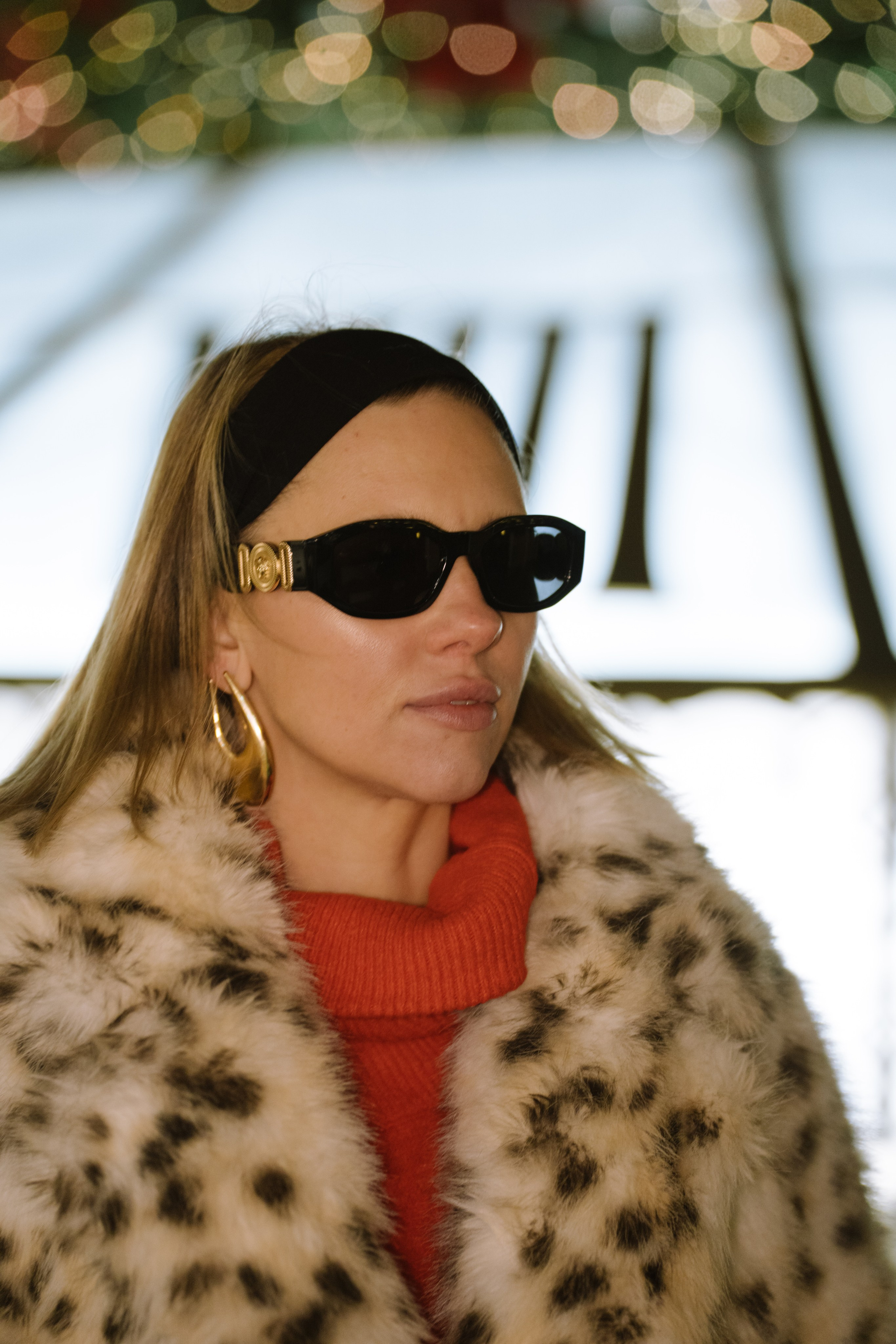 ПРОГУЛКА НА МАНЕЖНОЙ ПЛОЩАДИ ДЛЯ ДЕВУШКИ ПЕРЕД НОВЫМ ГОДОМ (НОВОГОДНЯЯ ФОТОСЕССИИЯ НА МАНЕЖНОЙ ПЛОЩАДИ). Профессиональный фотограф, Санкт-Петербург — Виктория Богомолова