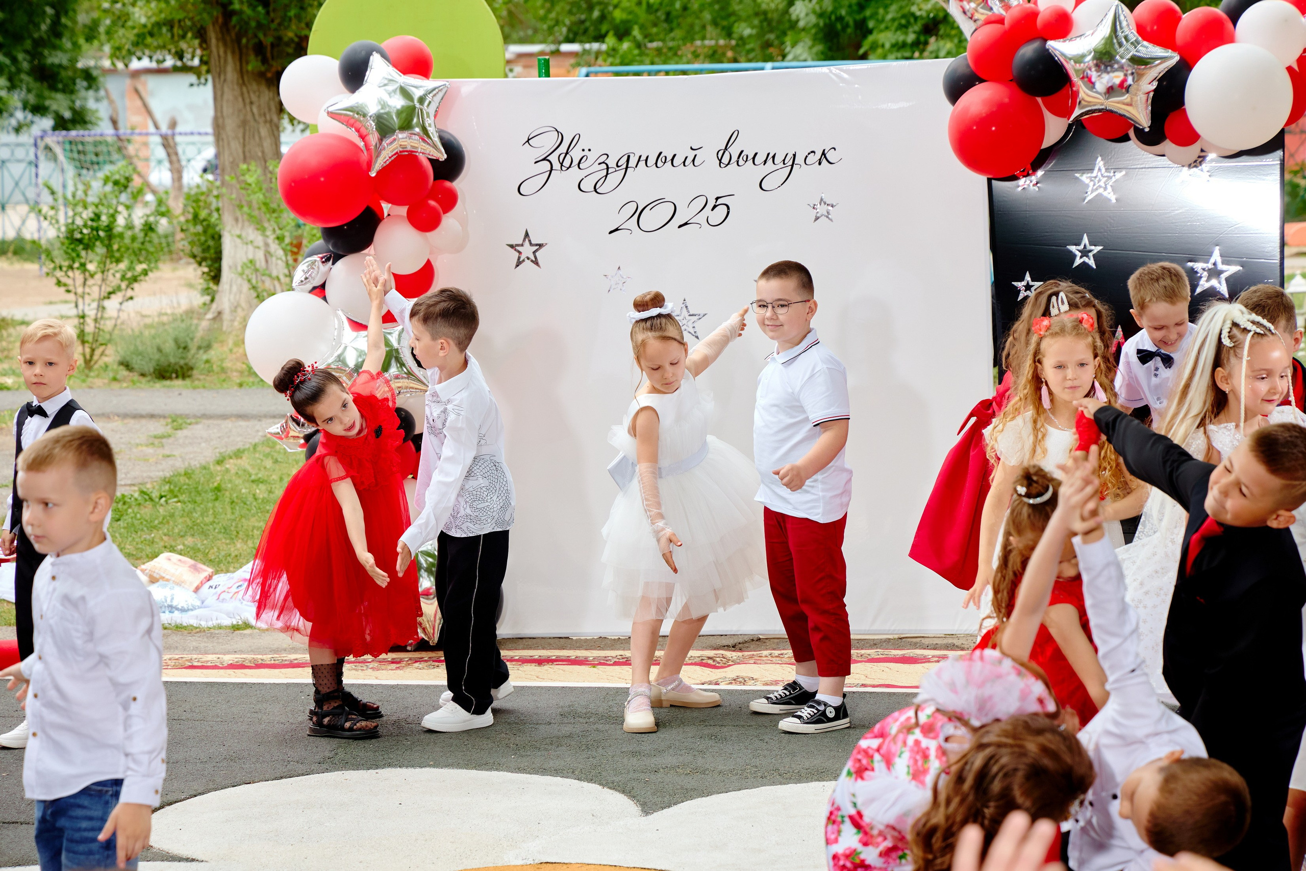 Выпускной 45 сад. Фотограф Выпускные альбомы Таганрог Сергей Коробченко