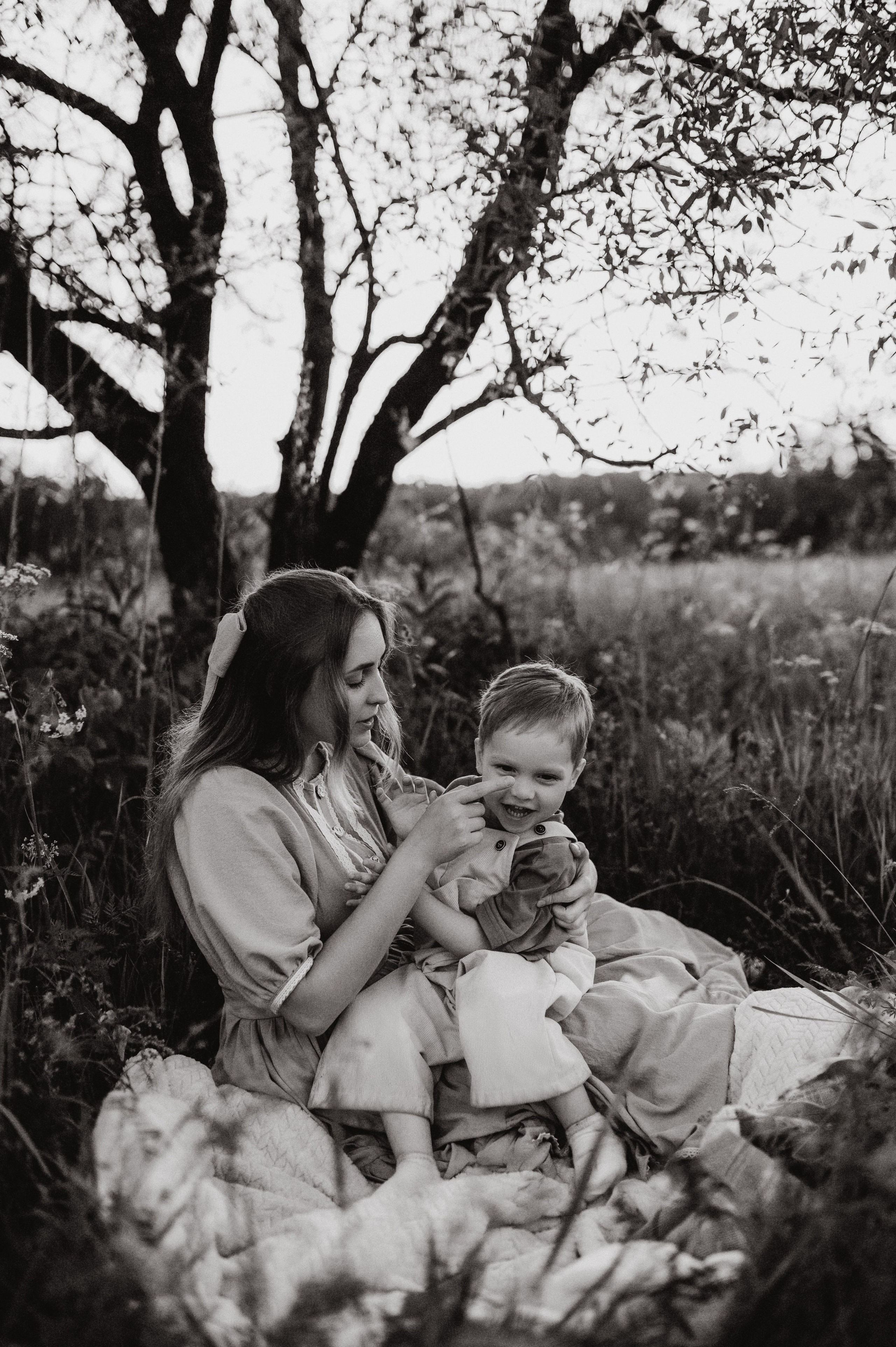 Фотосессия на природе мамы и сына. Фотограф Алексин, Тула