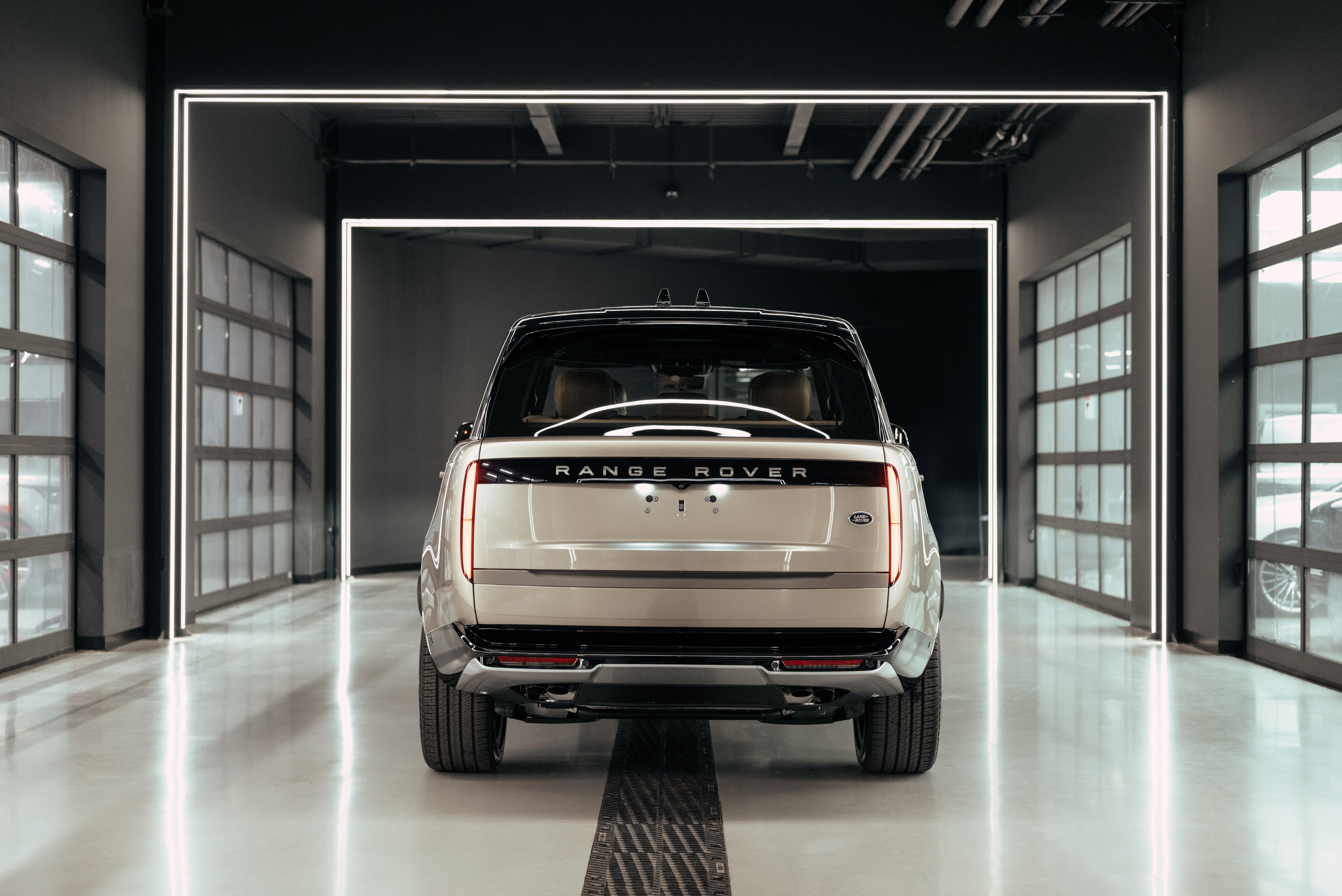 Range Rover gold on sand. DeLorein