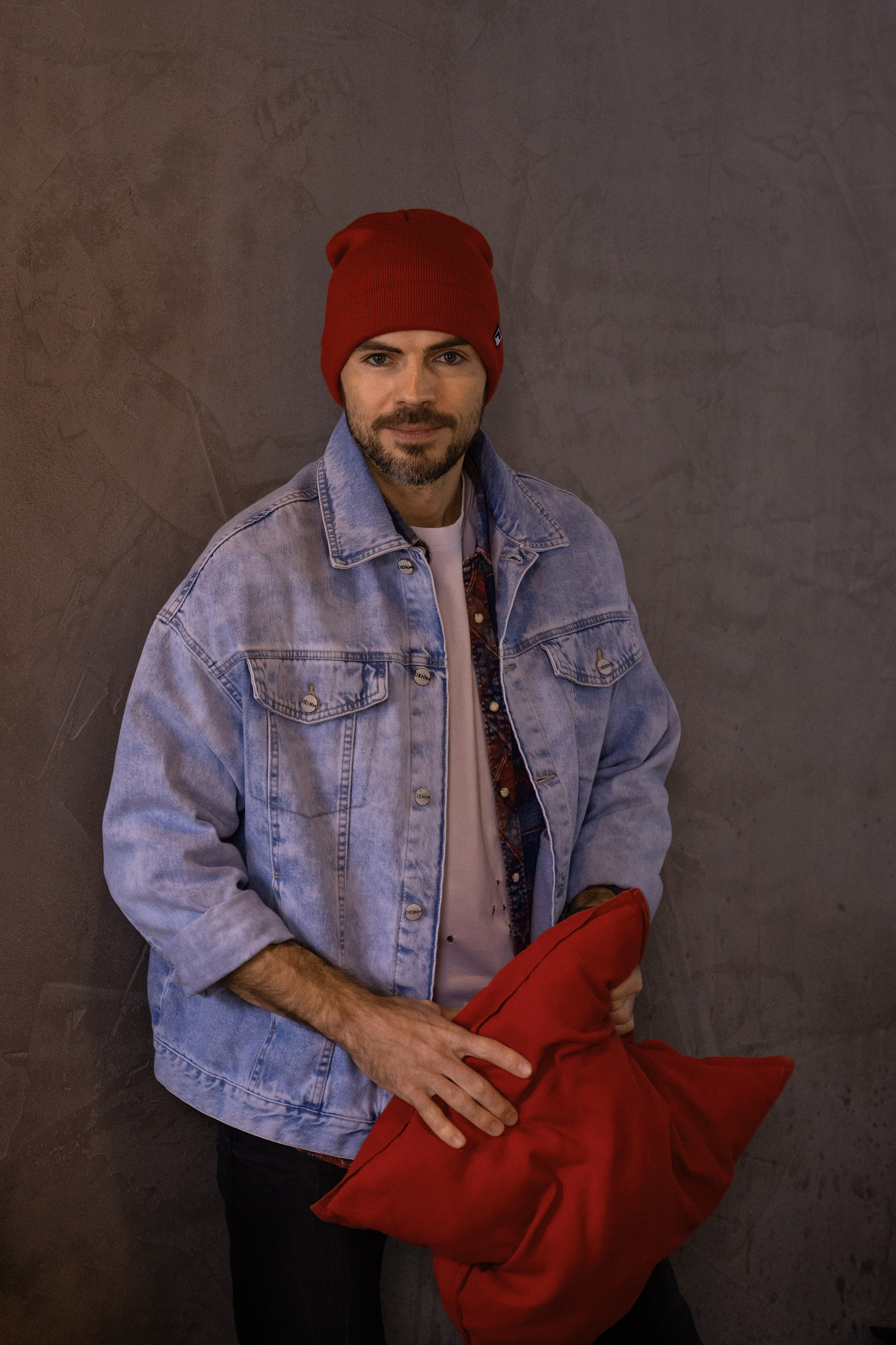 Красавчик в кафе. Главная