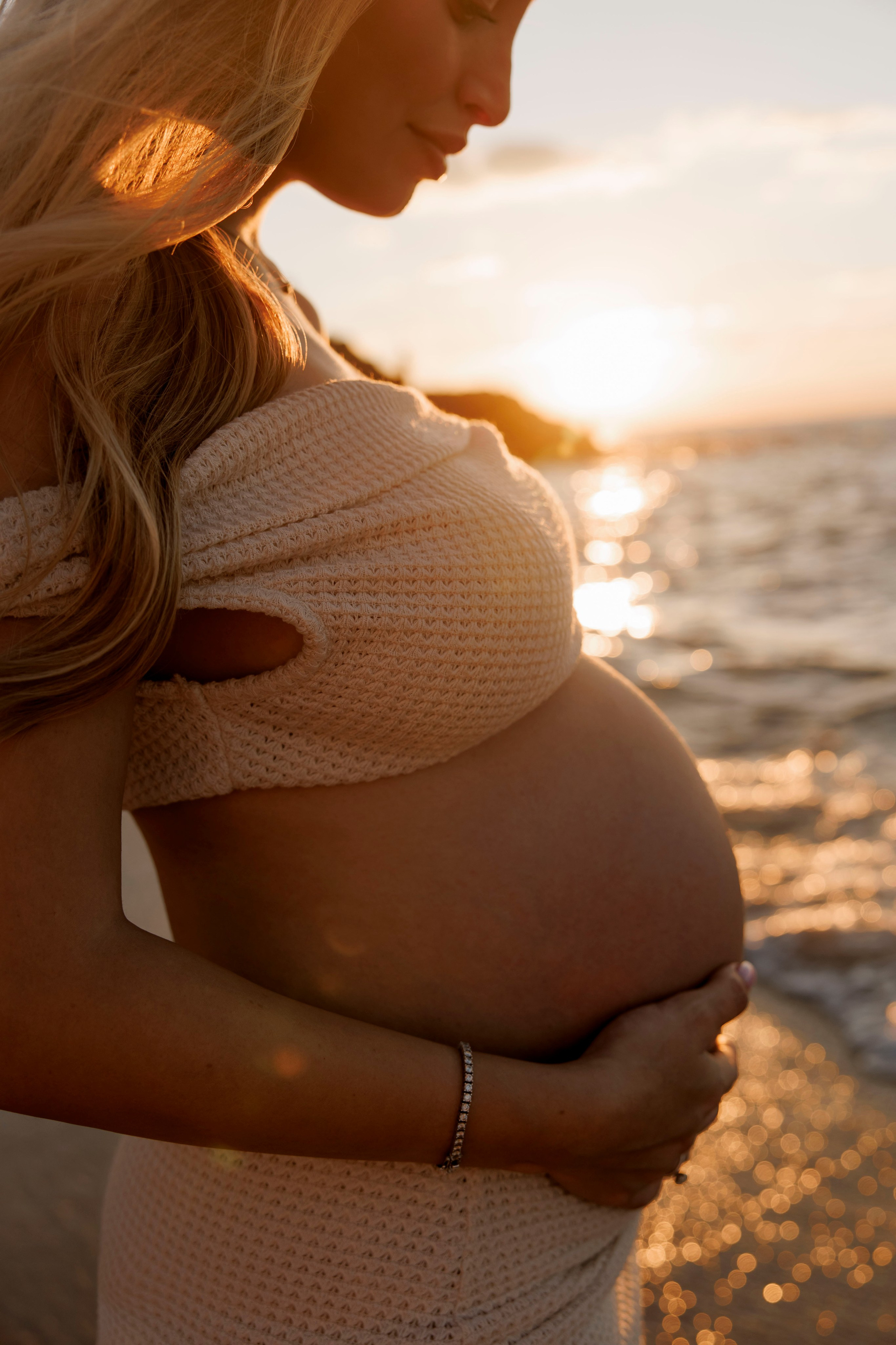 Pregnancy photoshoot near the sea. Wedding and family photographer