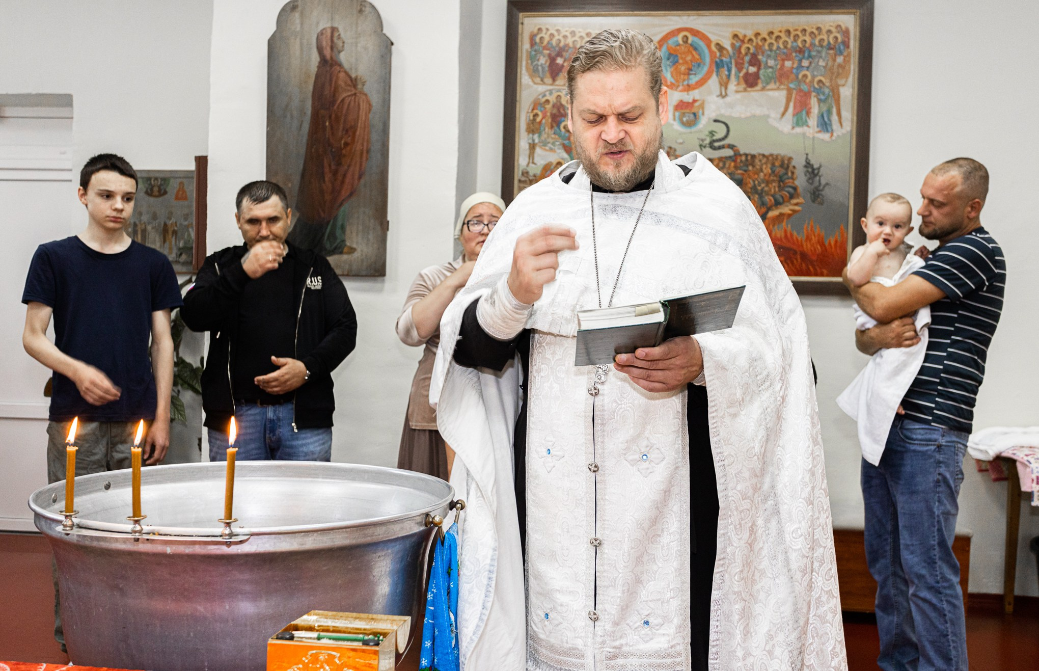 Свадьба, роспись в ЗАГСе, венчание, крещение, выписка из роддома — фотосъёмка. Визуальная упаковка брендов и проектов через фото и видеопроизводство