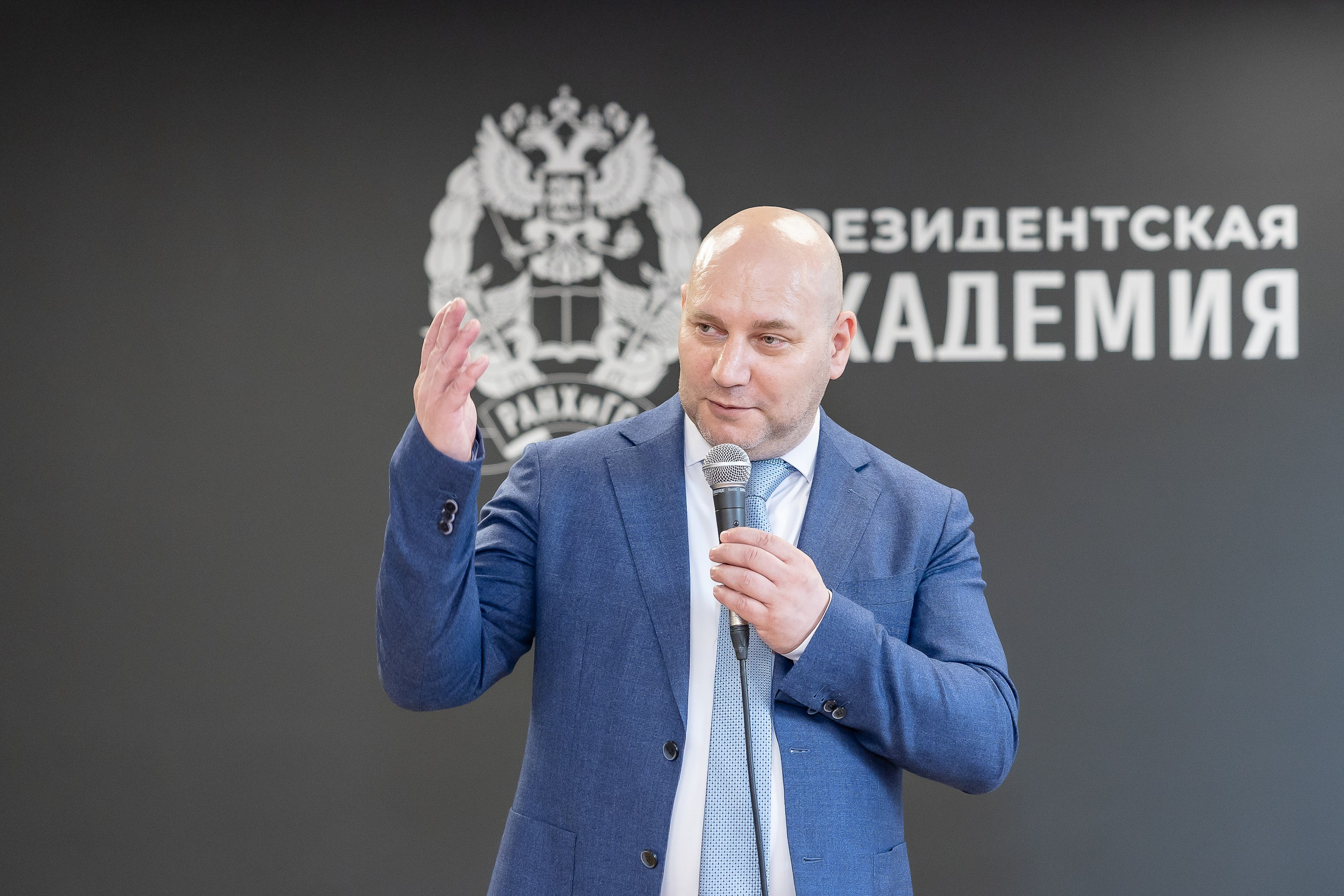 Вручение дипломов об окончании обучения в Президентской академии РАНХиГС. Фотограф Владимир Охрименко