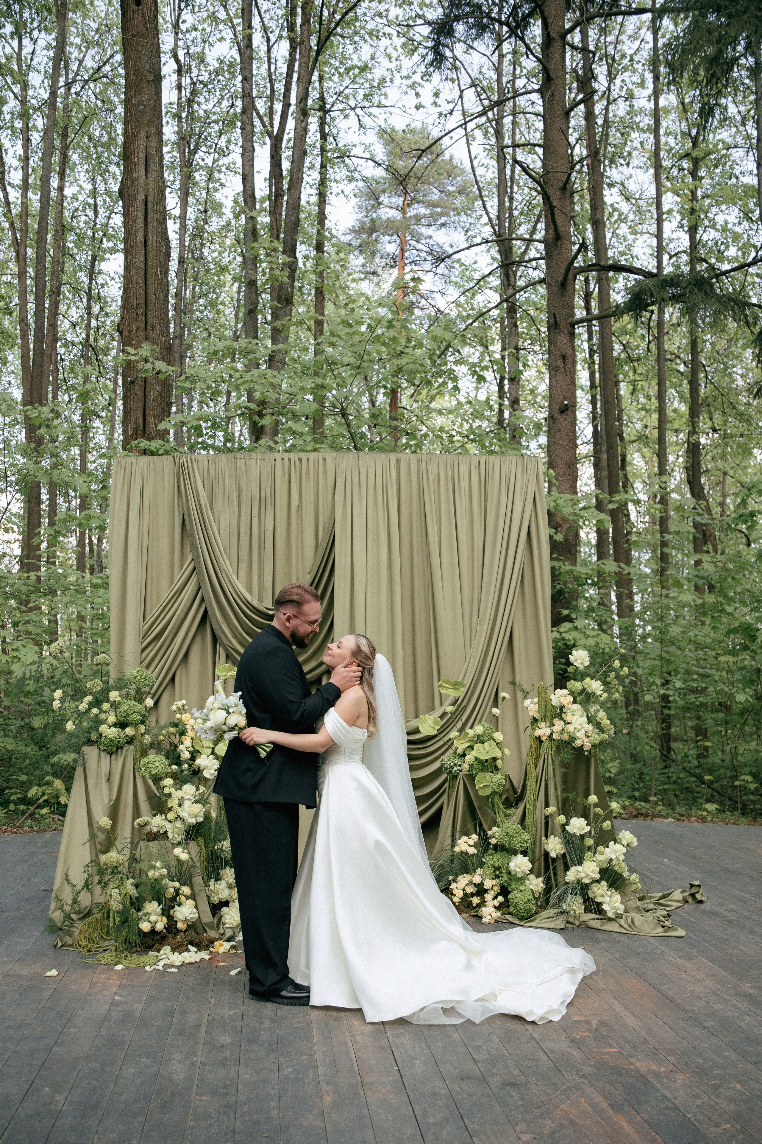 ЛЕС Event House выездная регистрация и свадебный банкет на площадке ЛЕС. Свадебный фотограф Москва