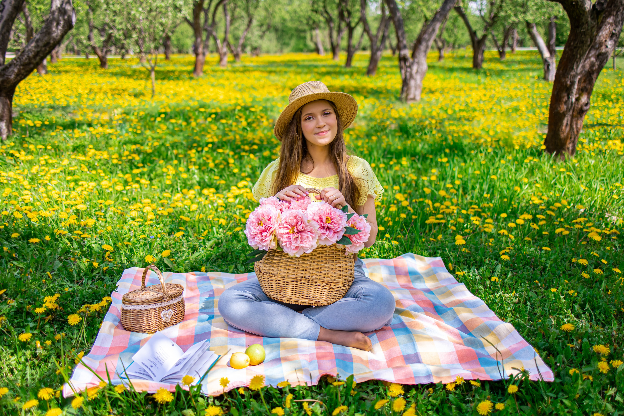 Ира в одуванчиках. Оксана Ромашкина- семейный и ньюборн фотограф из Москвы