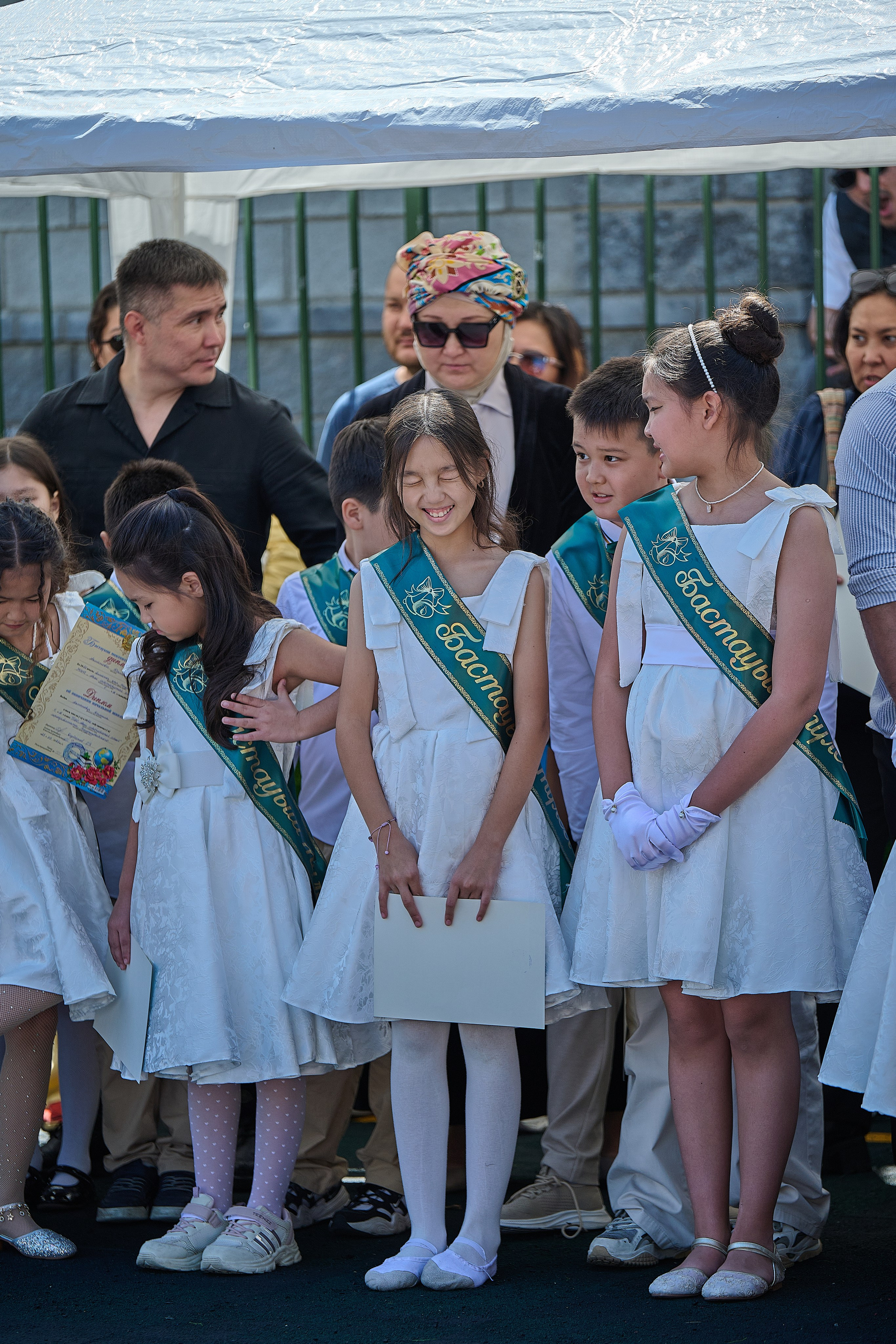 Линейка в школа Abai International school. Фотограф в Алматы Егор Поленов