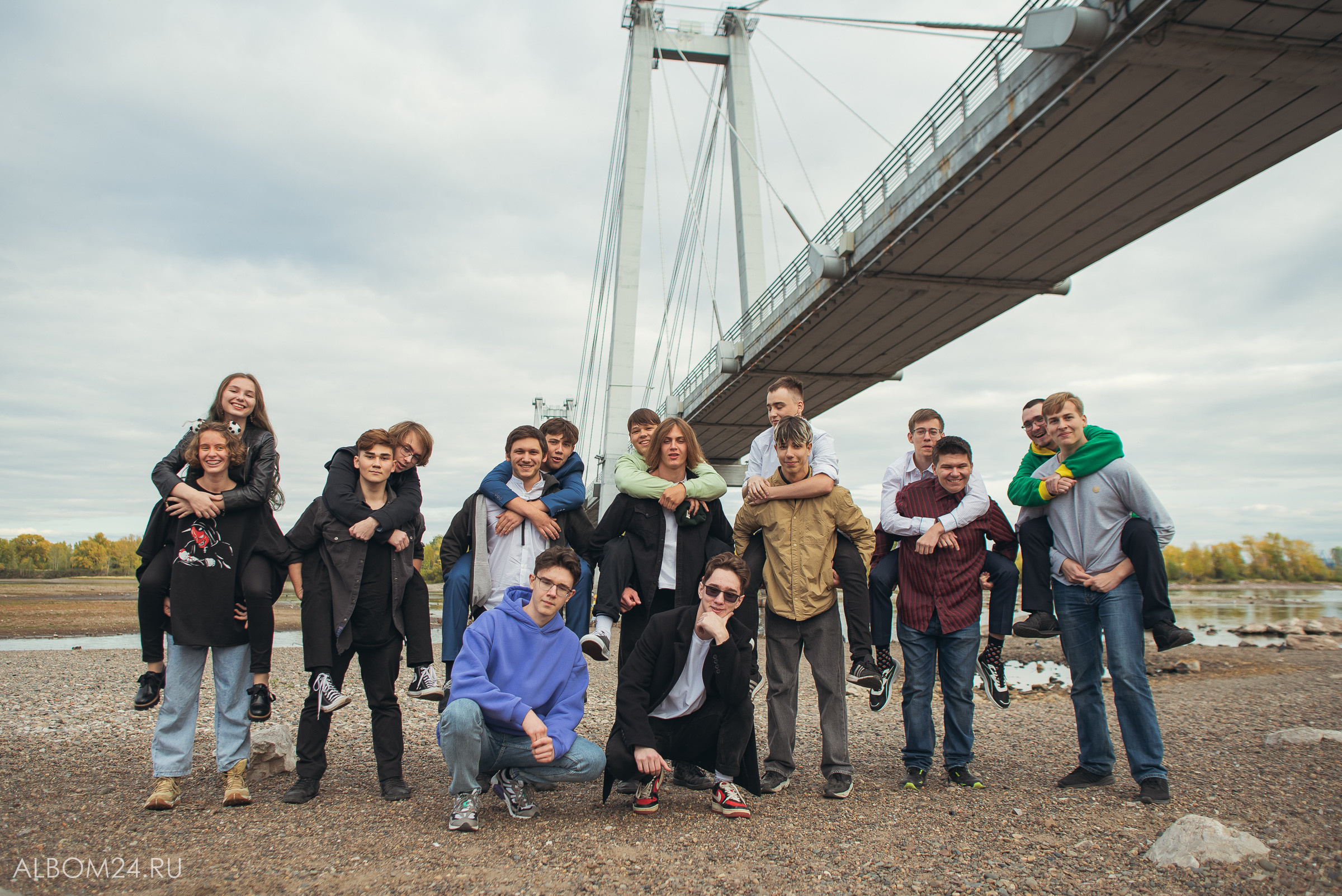 Съемка на выпускной альбом | Школа № 145, 11 «Б». Выпускные альбомы и фотосъемка в Красноярске