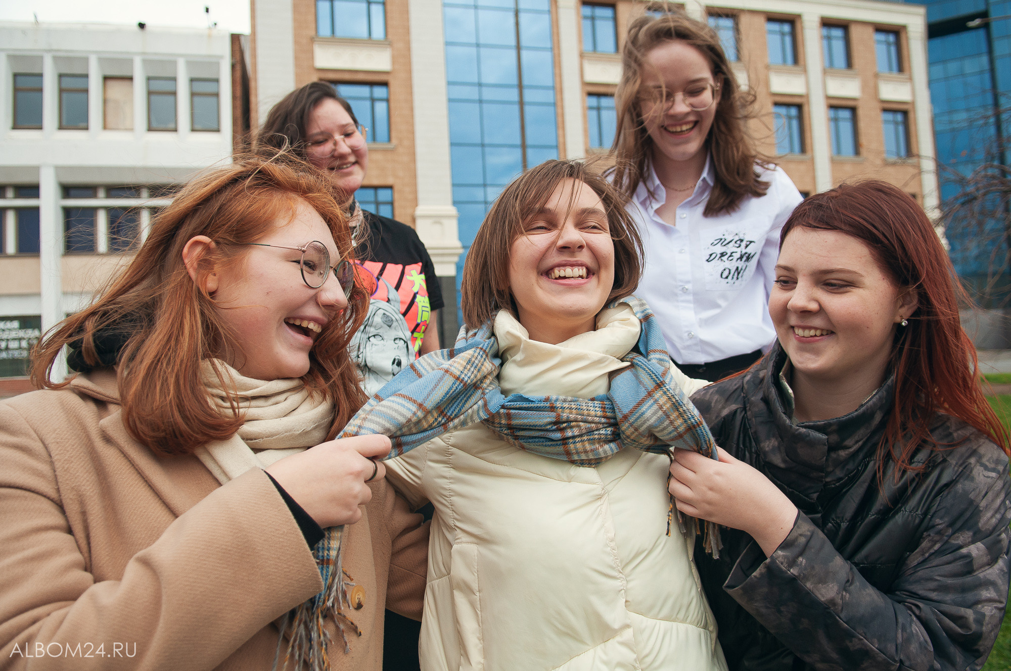 Съемка на выпускной альбом школа № 69, 9Б класс. Выпускные альбомы и фотосъемка в Красноярске