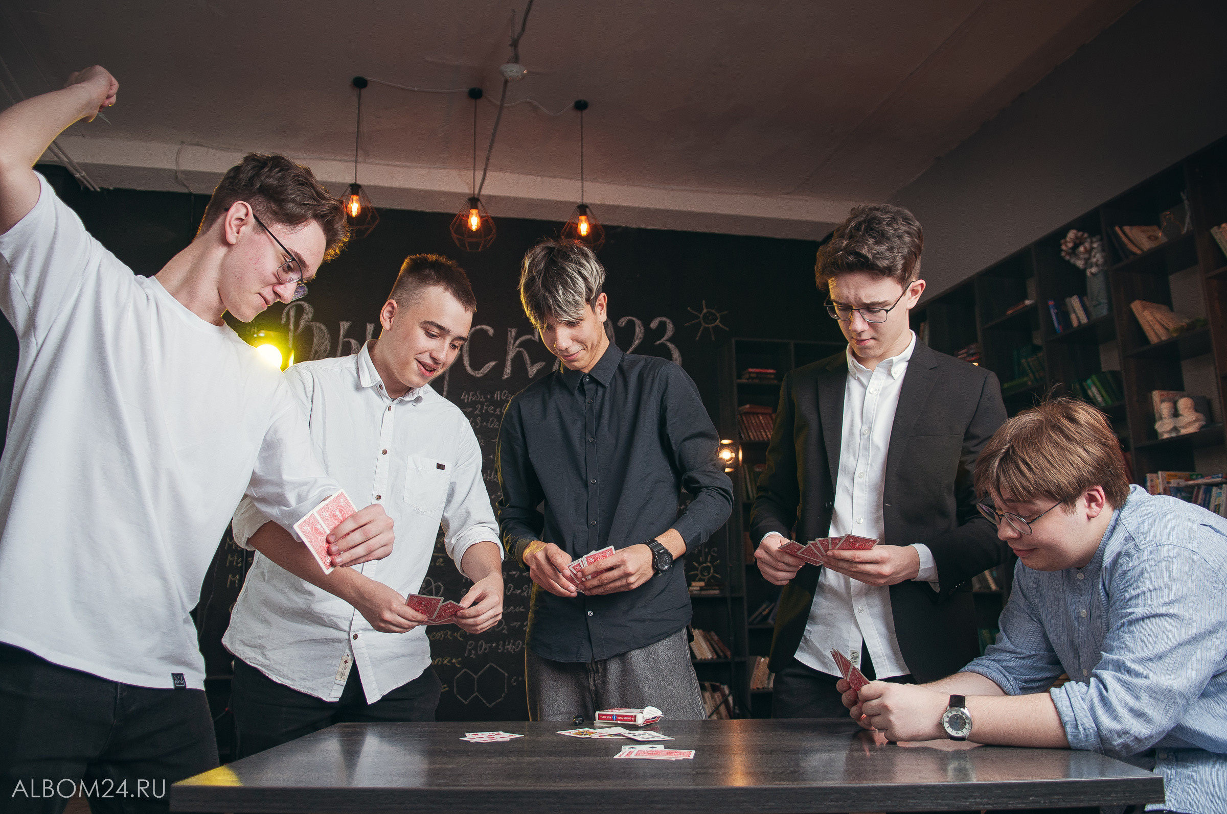 Съемка на выпускной альбом | Школа № 145, 11 «Б». Выпускные альбомы и фотосъемка в Красноярске