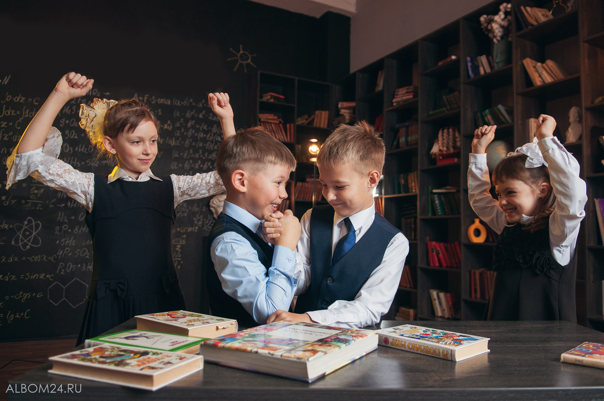 Первоклашки из Прогимназии № 131 в фотостудии. Выпускные альбомы и фотосъемка в Красноярске