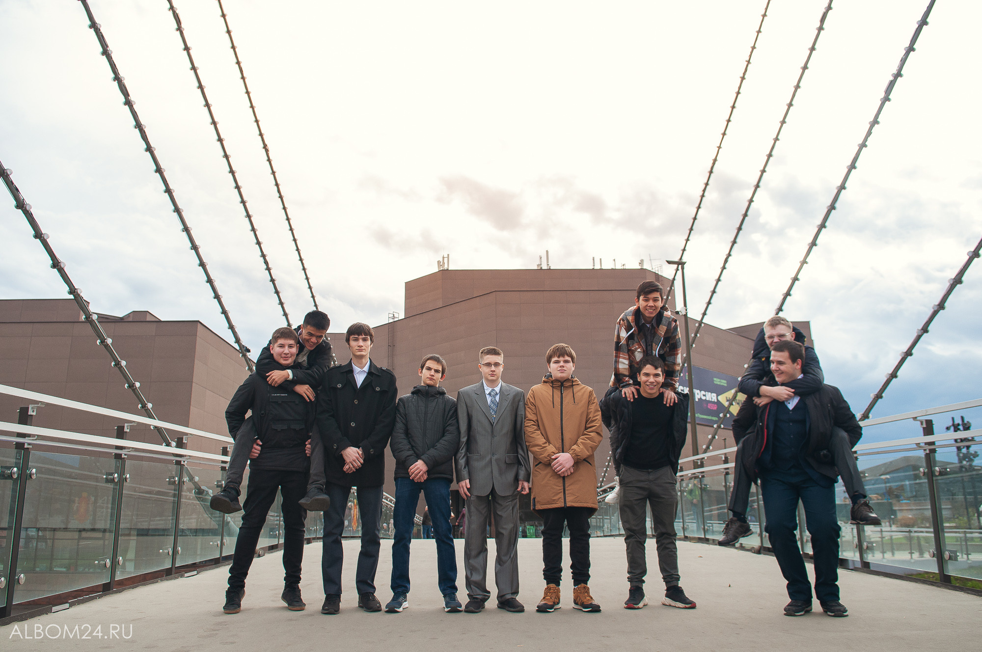 Съемка на выпускной альбом школа № 69, 9Б класс. Выпускные альбомы и фотосъемка в Красноярске