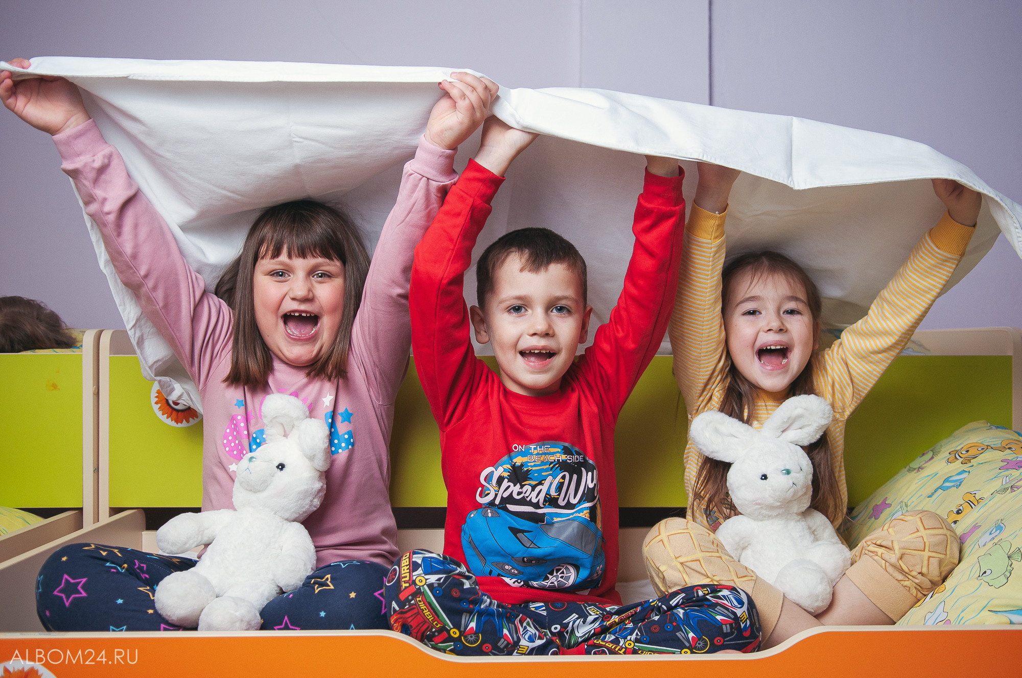 Съемка на выпускной альбом Бархатовский сад, гр. Подсолнушки. Выпускные альбомы и фотосъемка в Красноярске