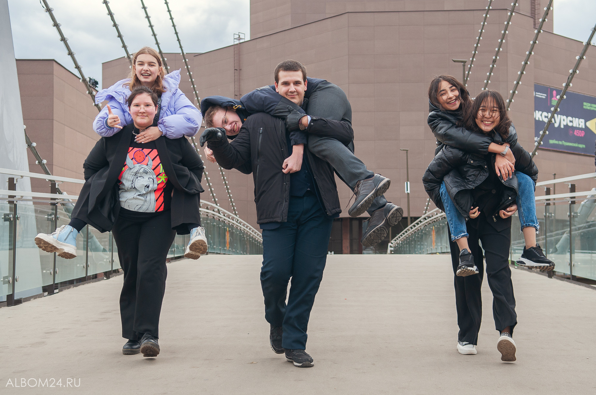 Съемка на выпускной альбом школа № 69, 9Б класс. Выпускные альбомы и фотосъемка в Красноярске