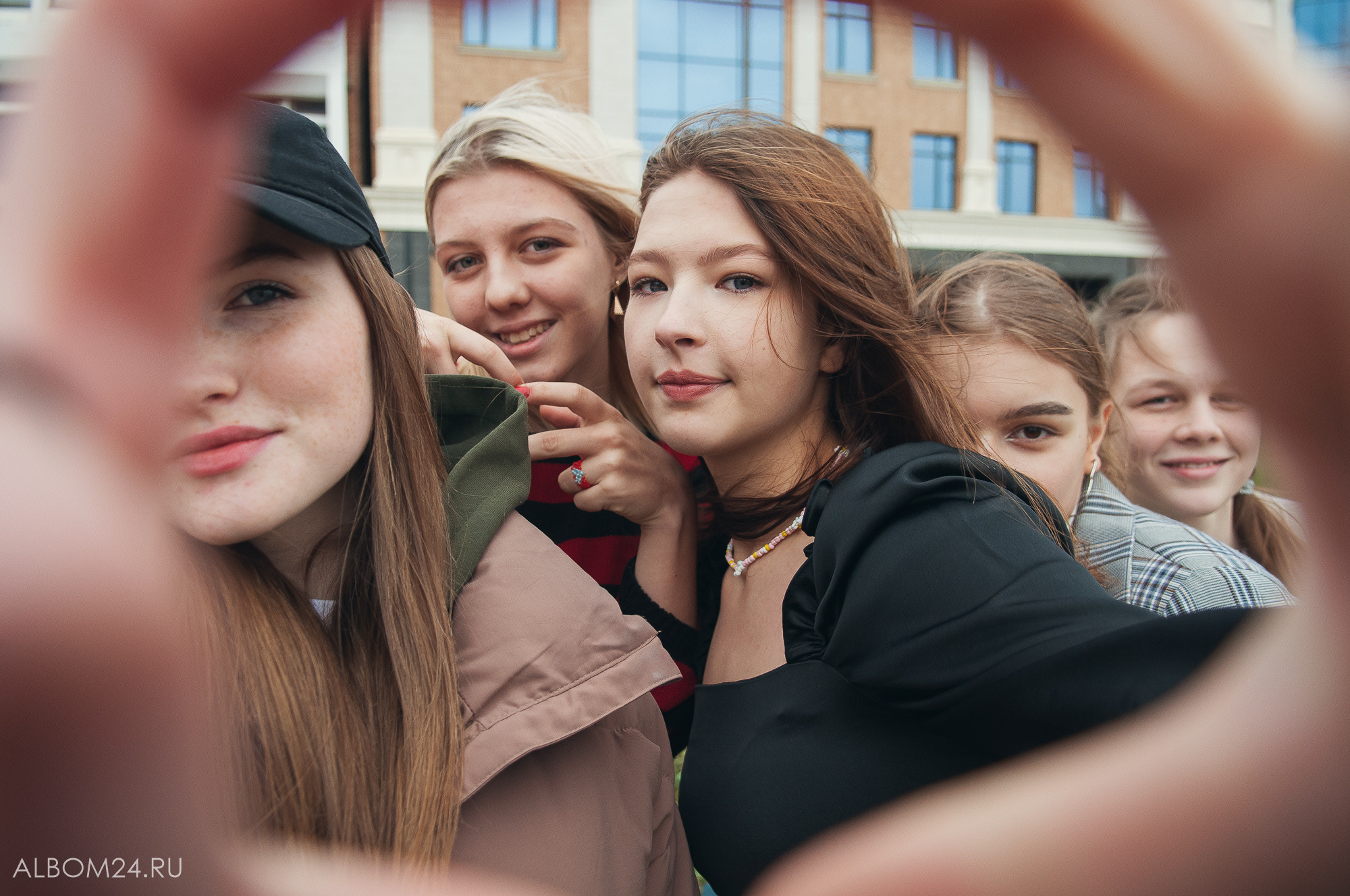 Съемка на выпускной альбом школа № 69, 9Б класс. Выпускные альбомы и фотосъемка в Красноярске