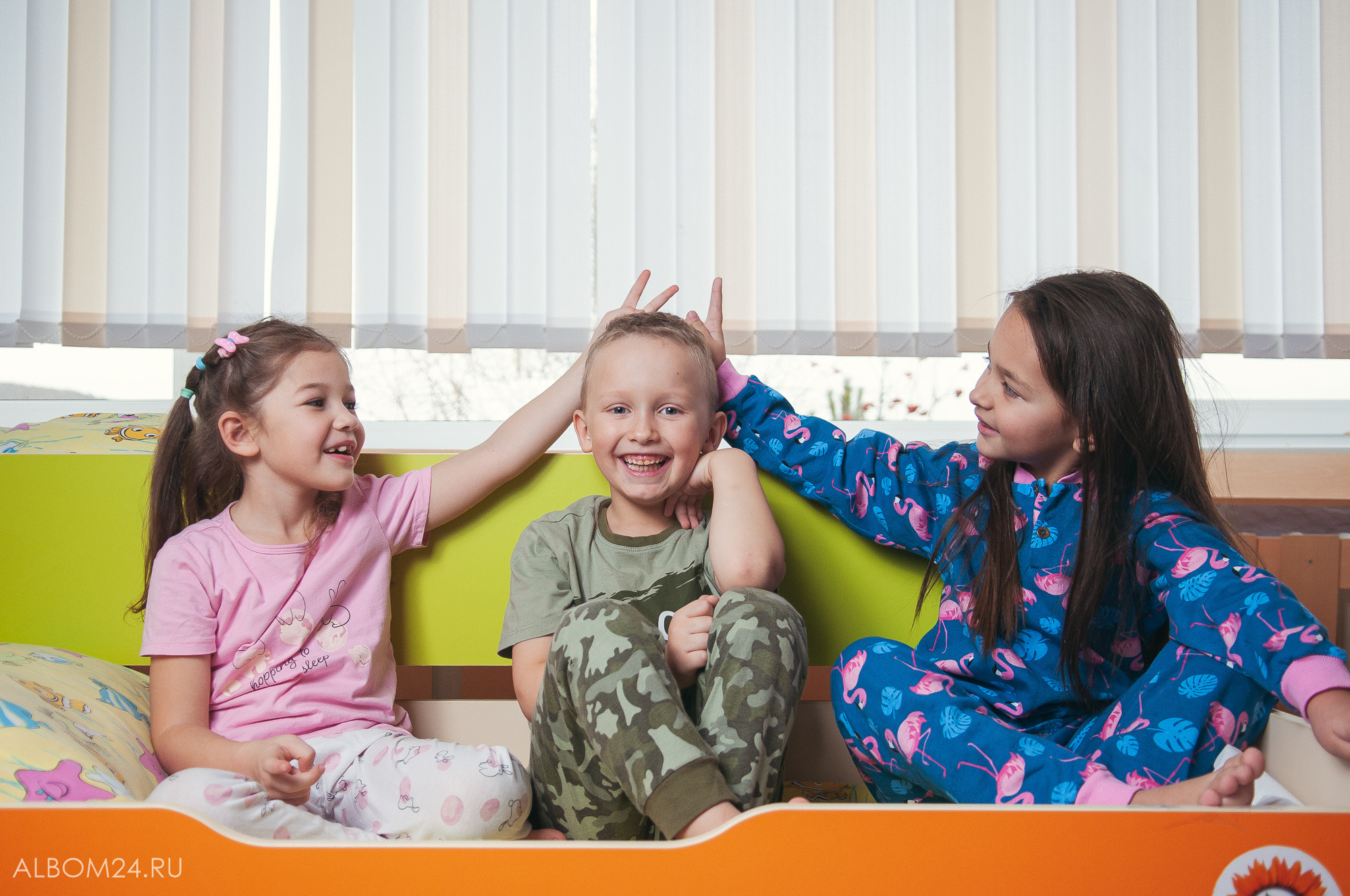 Съемка на выпускной альбом Бархатовский сад, гр. Подсолнушки. Выпускные альбомы и фотосъемка в Красноярске