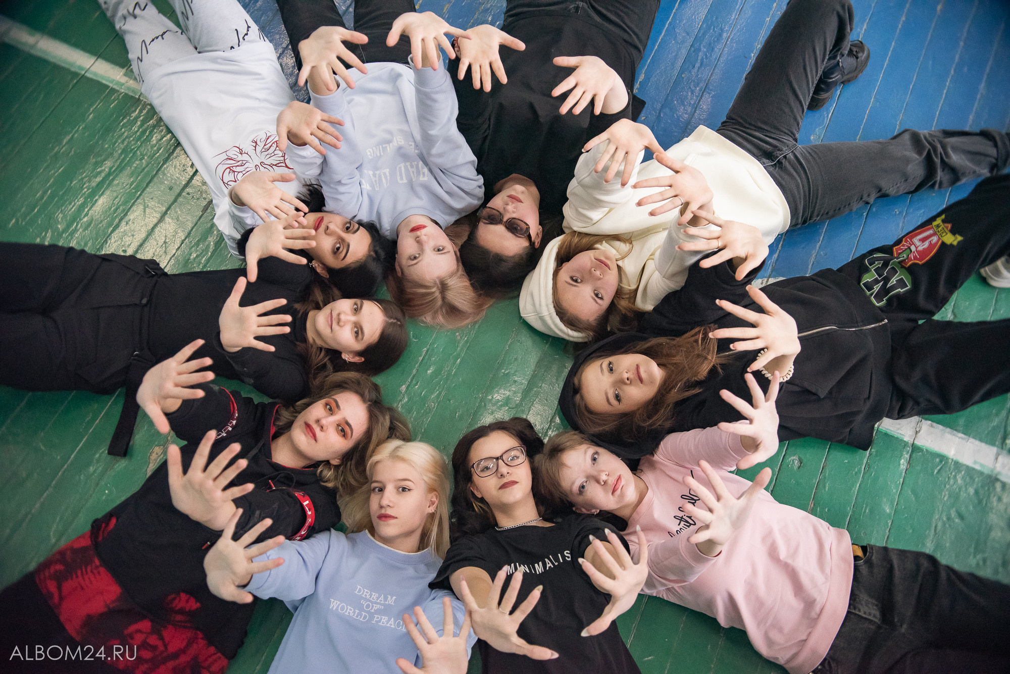 Съемка на выпускной альбом Школа 148 9Г. Выпускные альбомы и фотосъемка в Красноярске