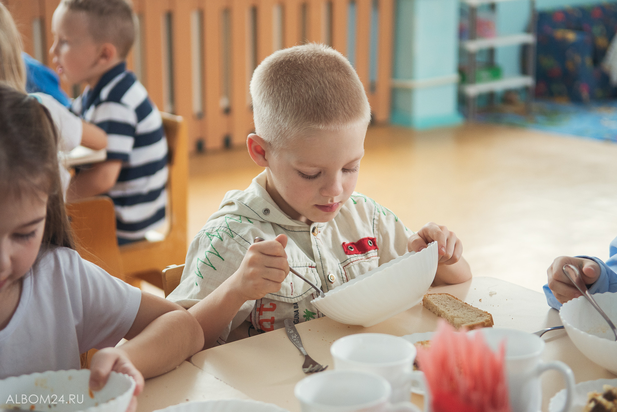 Съемка на выпускной альбом Бархатовский сад, гр. Подсолнушки. Выпускные альбомы и фотосъемка в Красноярске