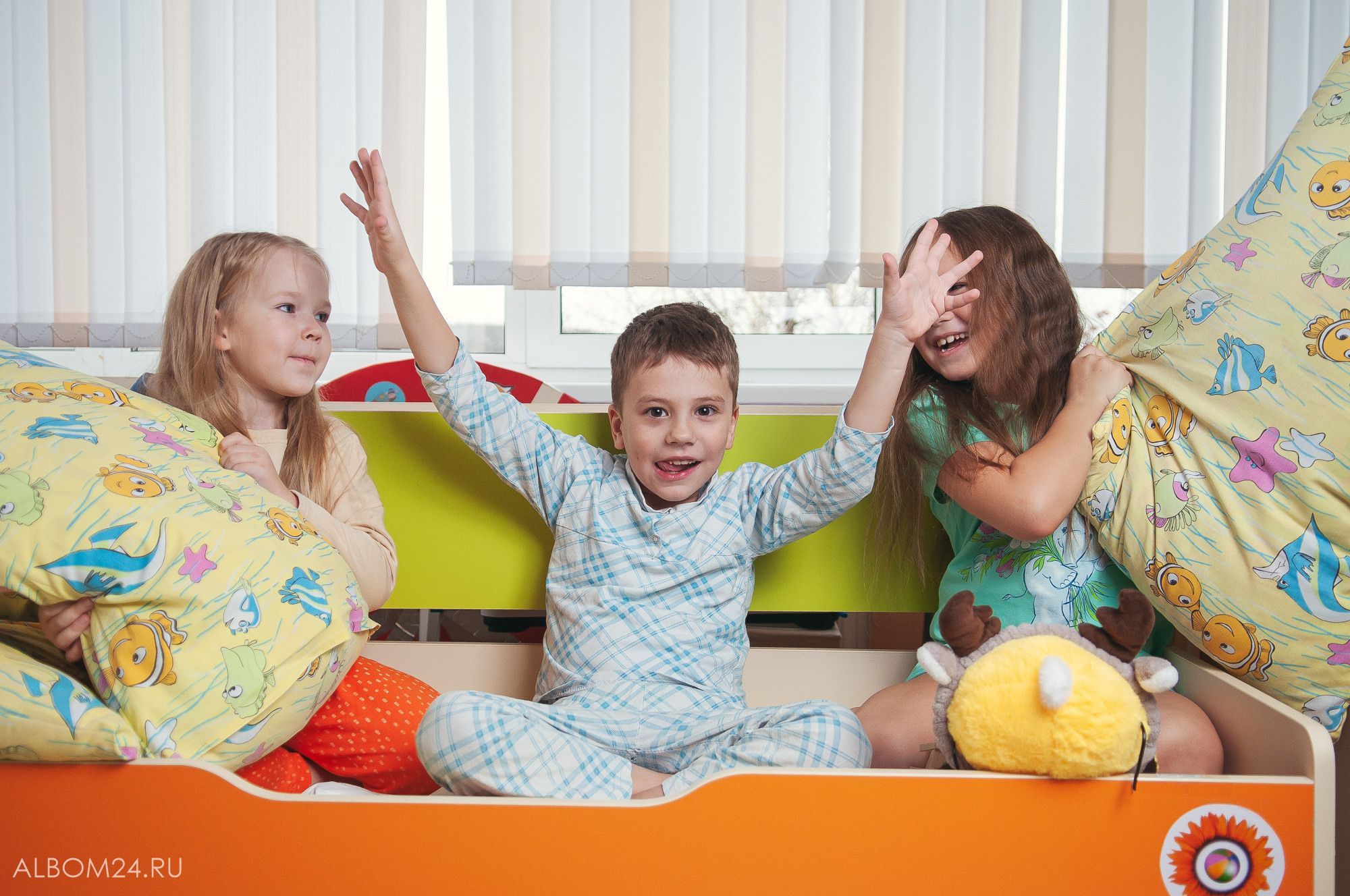 Съемка на выпускной альбом Бархатовский сад, гр. Подсолнушки. Выпускные альбомы и фотосъемка в Красноярске