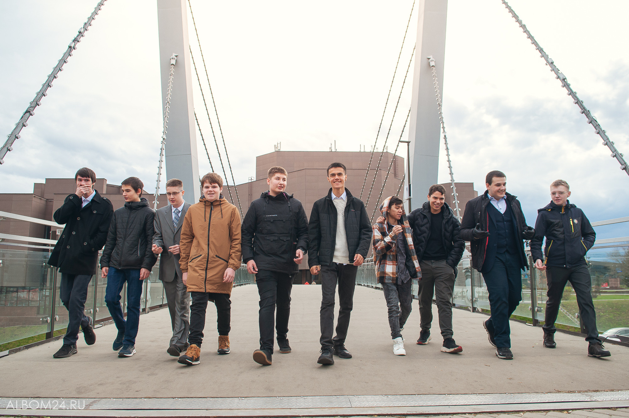 Съемка на выпускной альбом школа № 69, 9Б класс. Выпускные альбомы и фотосъемка в Красноярске