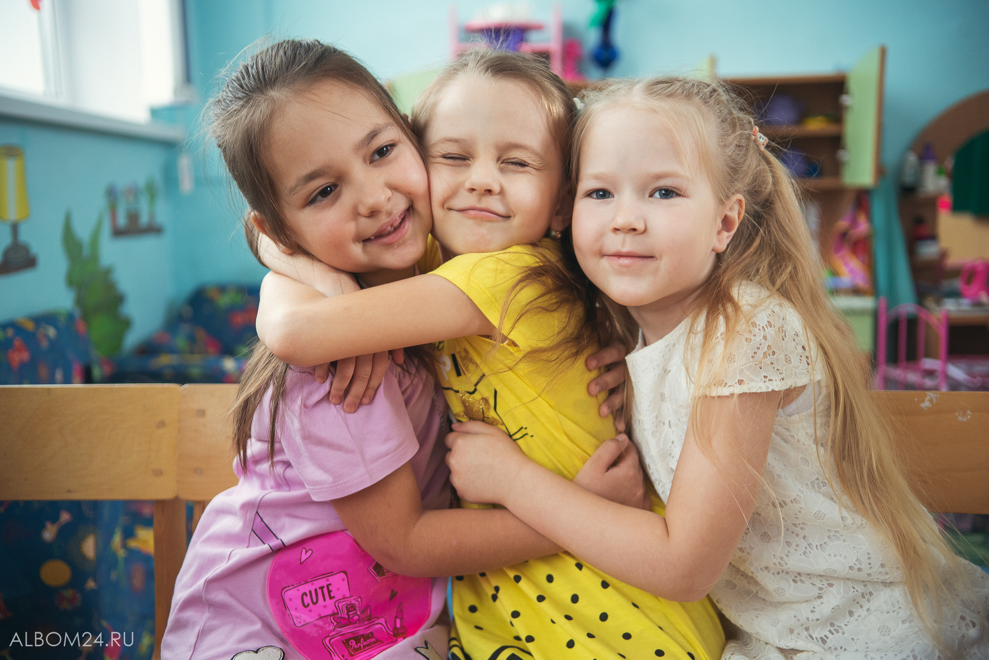 Съемка на выпускной альбом Бархатовский сад, гр. Подсолнушки. Выпускные альбомы и фотосъемка в Красноярске