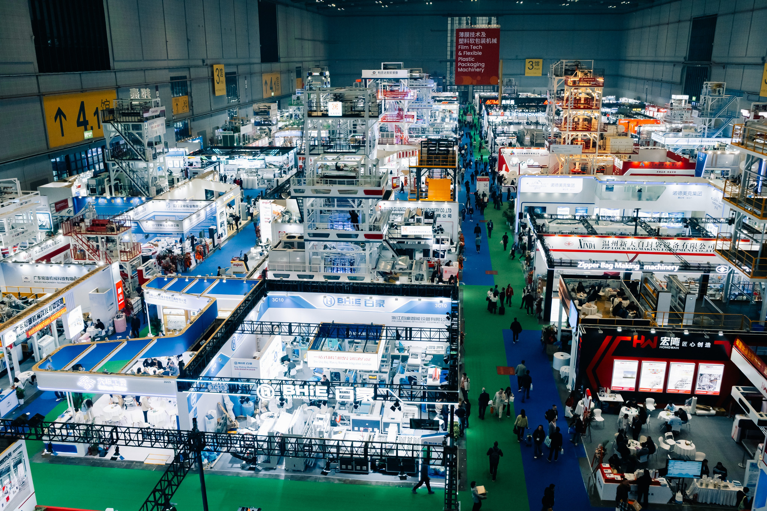 Фото и видеосъемка на выставке CHINAPLAS в Шанхае | Компания VZLP | Фотограф в Шанхае