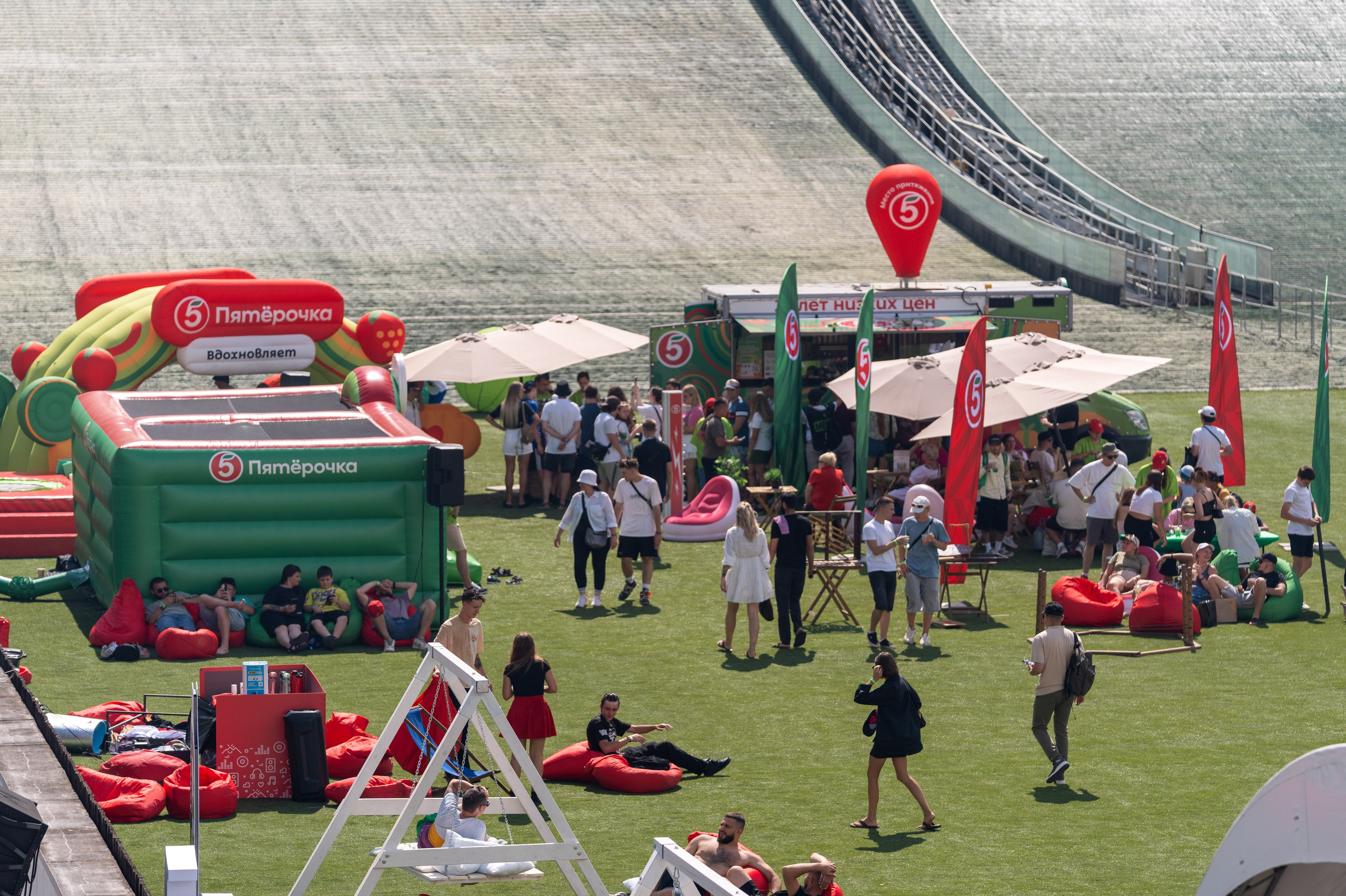 Фотоотчет партнеской интеграции для сети «Пятерочка» на фестивале «Grounded». Репортажный фотограф в Красной Поляне и Сочи Павлюченко Екатерина