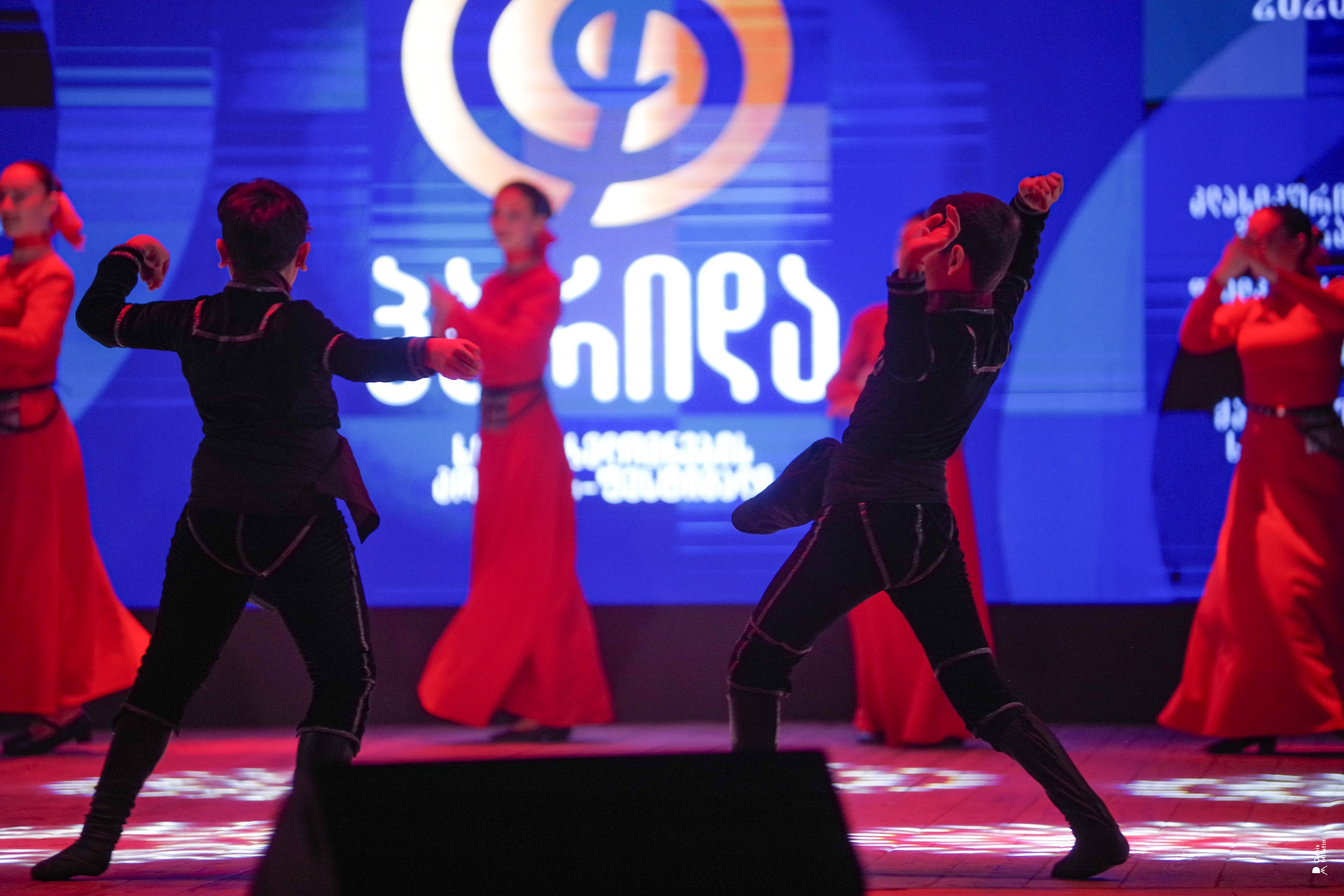 Танцы в Хоби. Портретный фотограф Денис Милютин