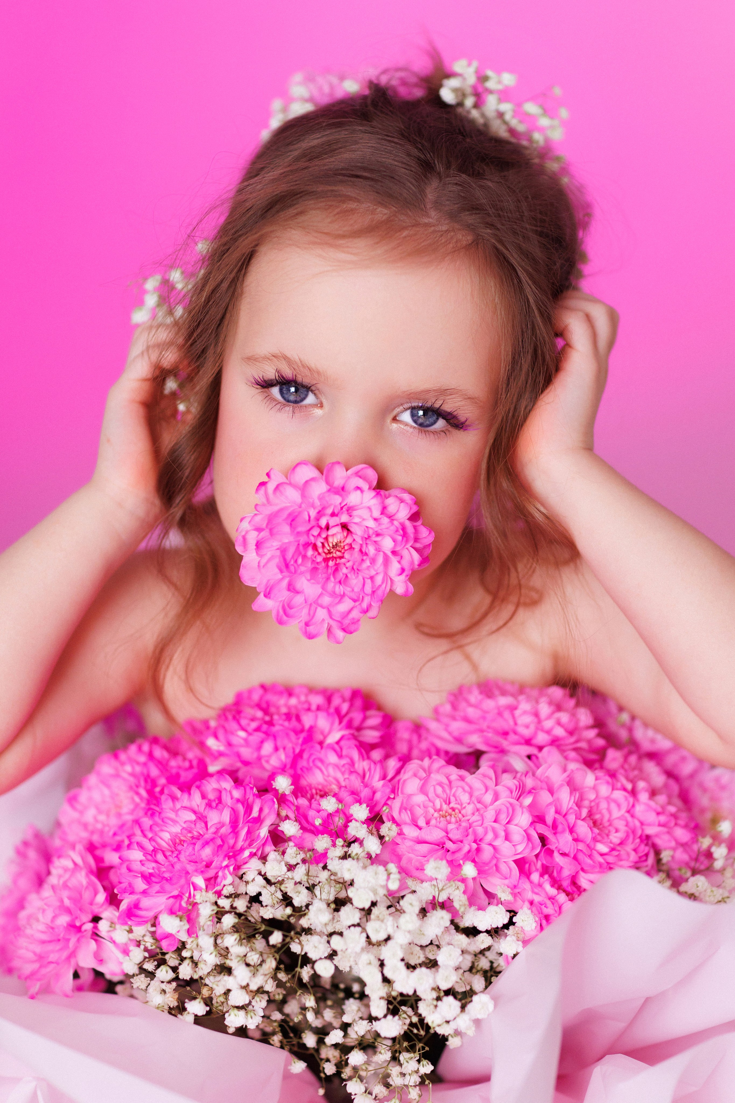 Фотосессия для девочек в форме букета с живыми цветами. Семейный и детский фотограф в Краснодаре Анна Трашкова