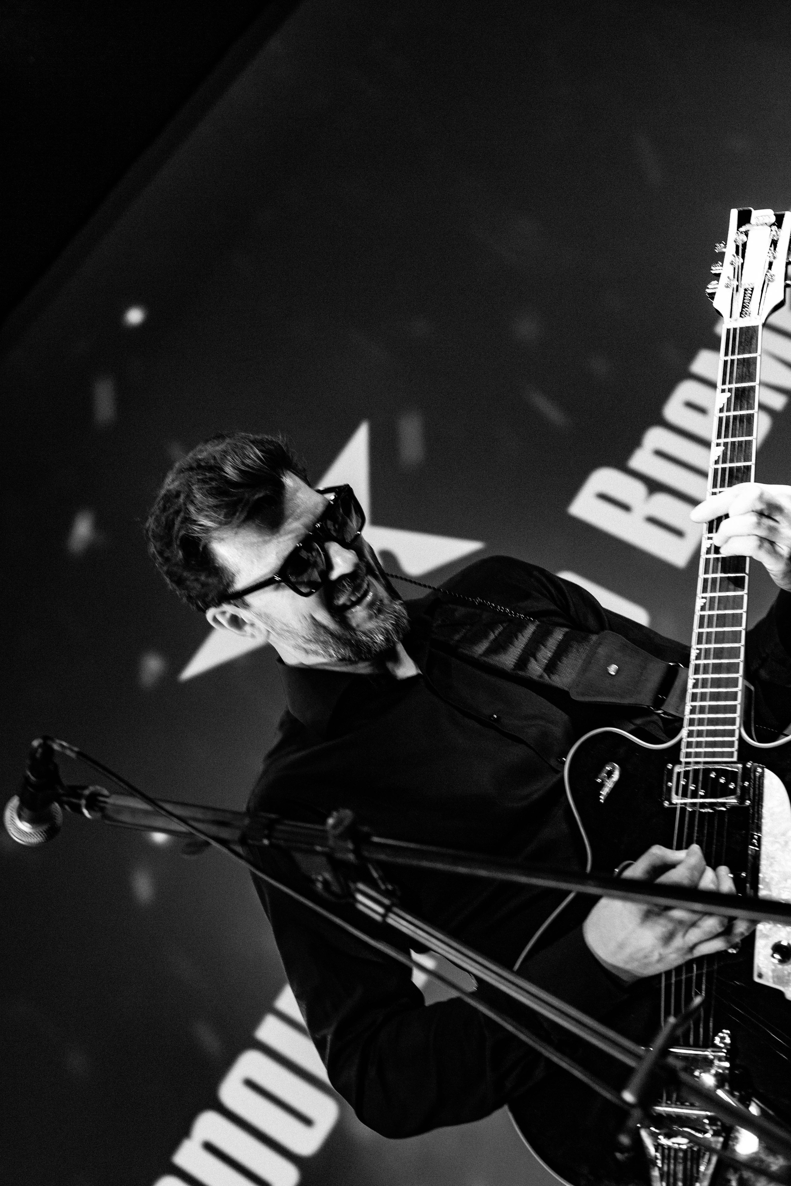 Рекорд. Герои нашего времени со струнным оркестром. Фотограф в Нижнем Новгороде