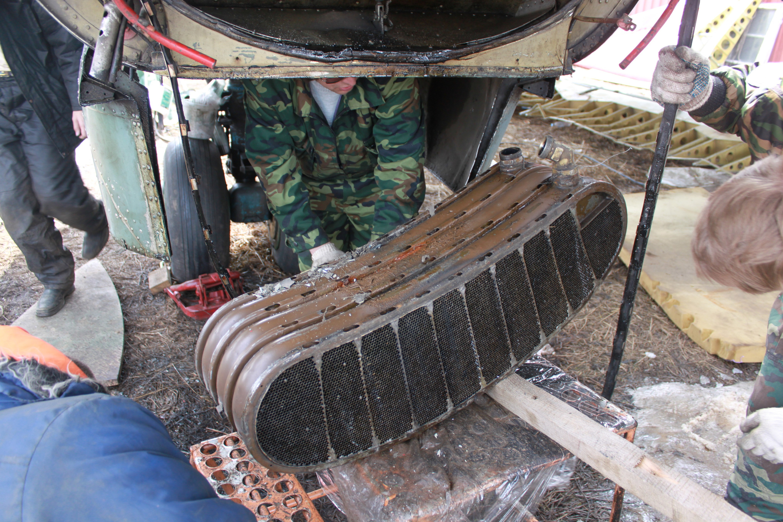 Ил-14Т «Голубая Мечта» работы в Тушино (2011 г.). Фотоальбом показывающий увлекательный мир авиации и мир медведей Андрея Иванова