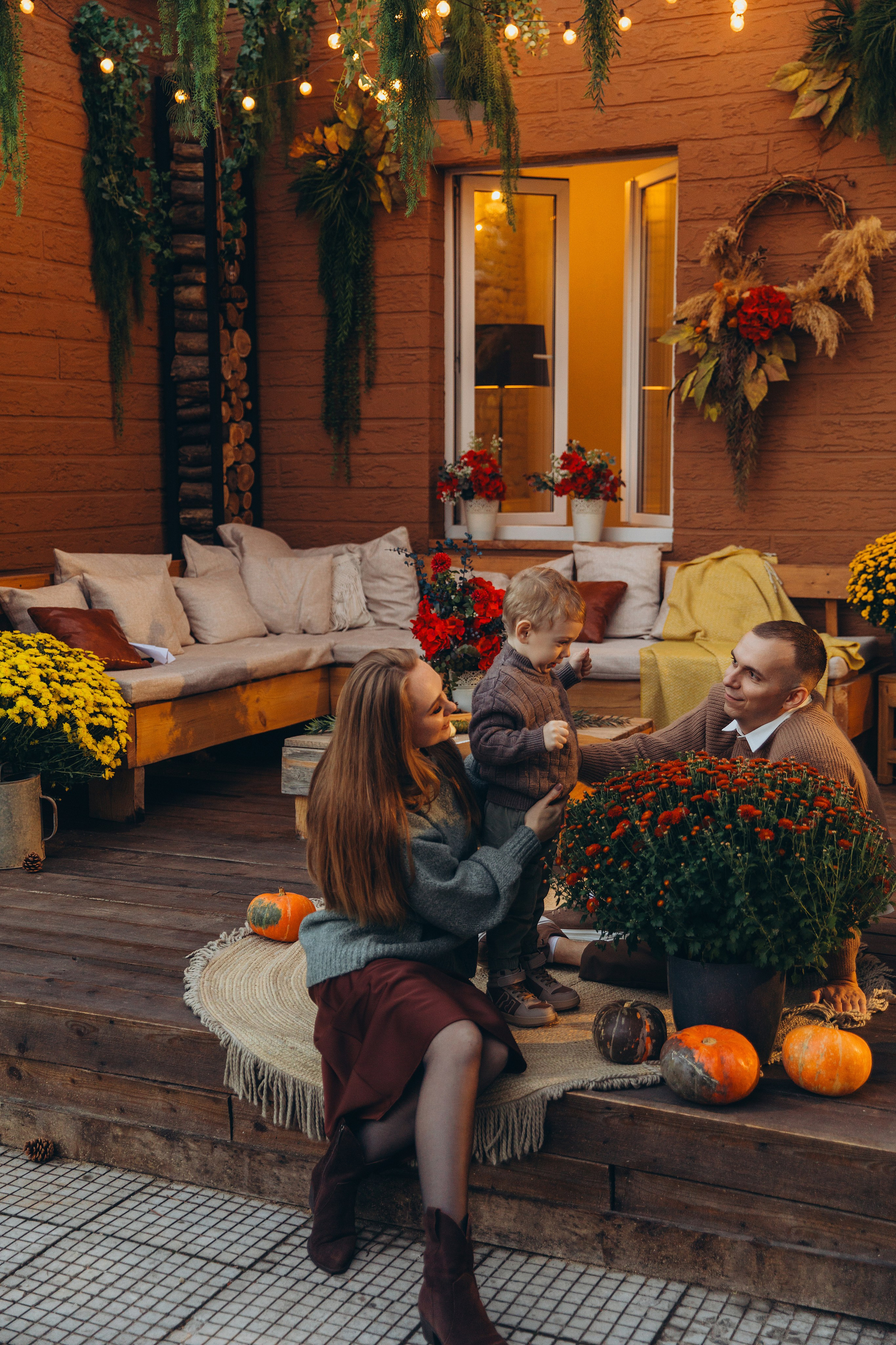 Уличная локация «ТЕРАССА». Фотостудия в Мариуполе «Берлога»