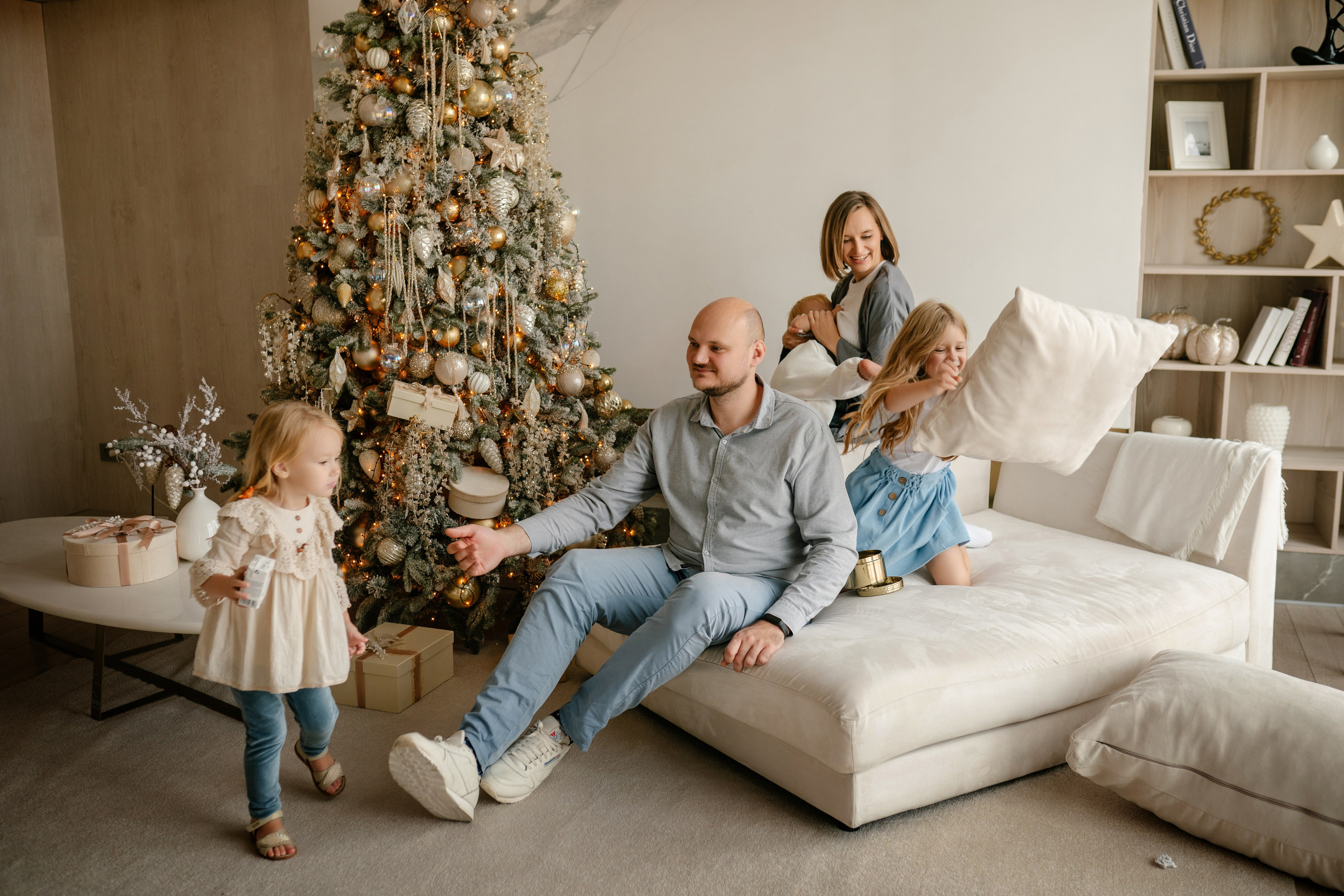 Семейная фотосессия в студии и дома Спб портфолио Насти Околот