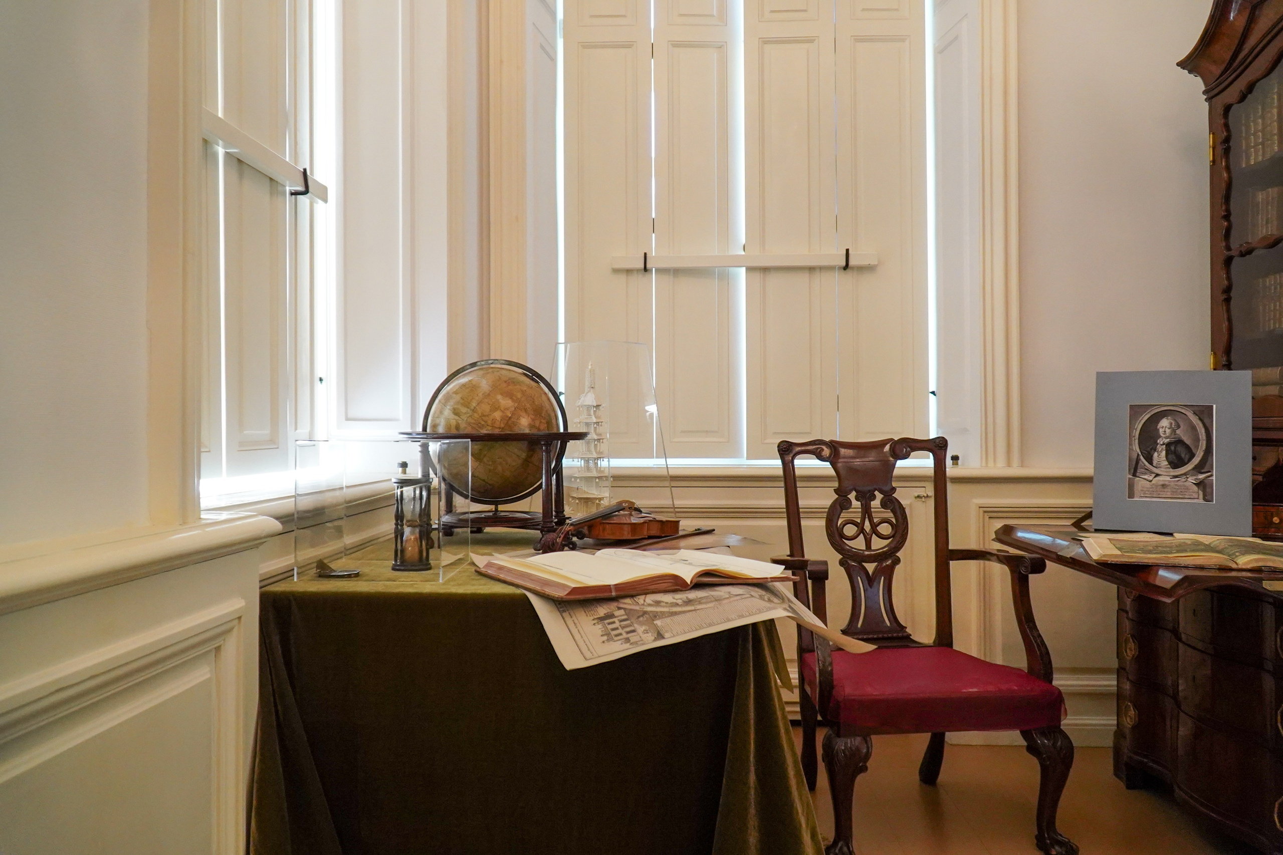 ОРАНИЕНБАУМ. Июль 2024. Фотограф Наталья Погодина в г. Обнинске