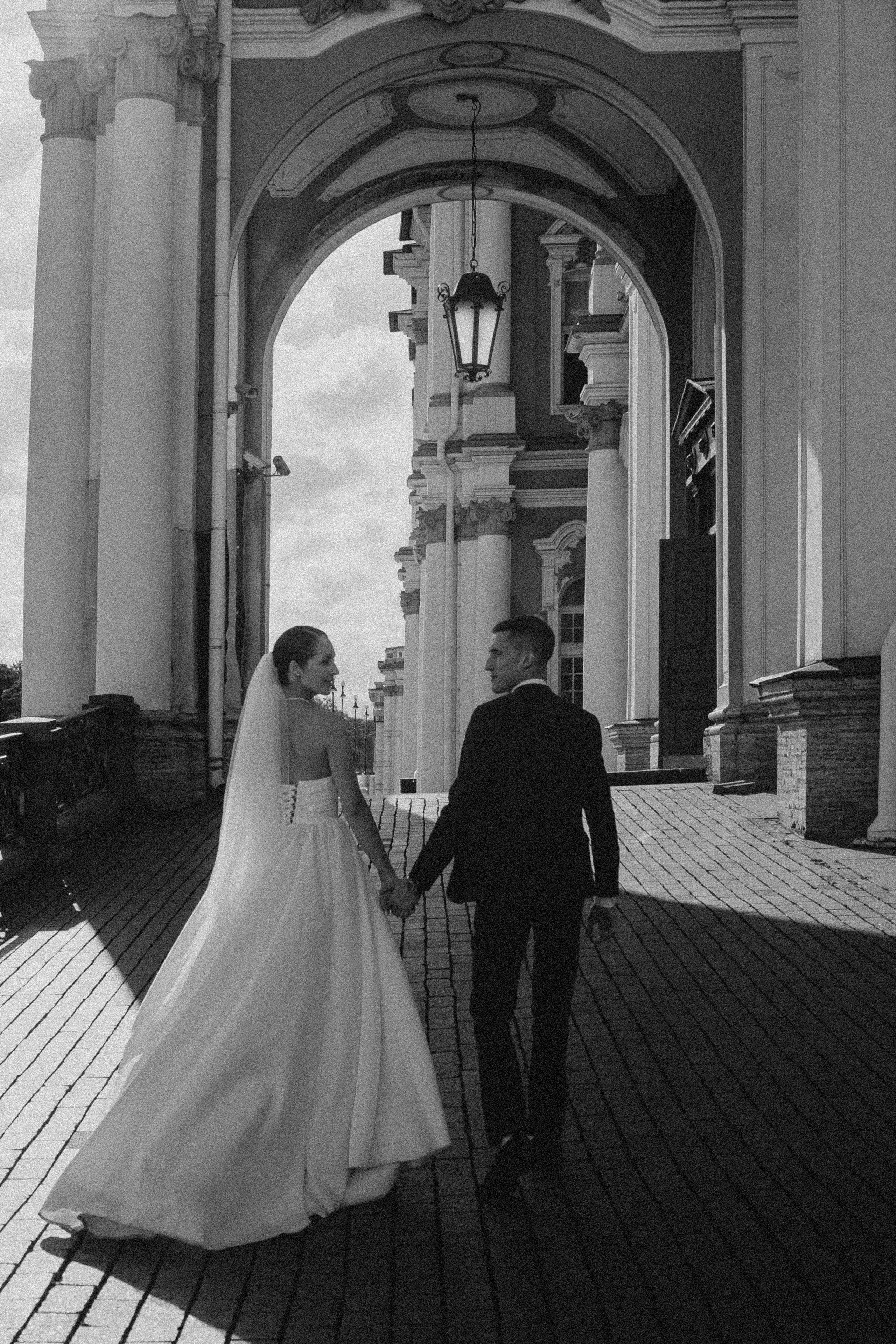 СВАДЕБНАЯ ПРОГУЛКА В САНТК-ПЕТЕРБУРГЕ (ИСАКИЕВСКИЙ СОБОР, ЗИМНЯЯ КАНАВКА, ЭРМИТАЖ И БОЛЬШАЯ МОРСКАЯ УЛИЦА). Профессиональный фотограф, Санкт-Петербург — Виктория Богомолова