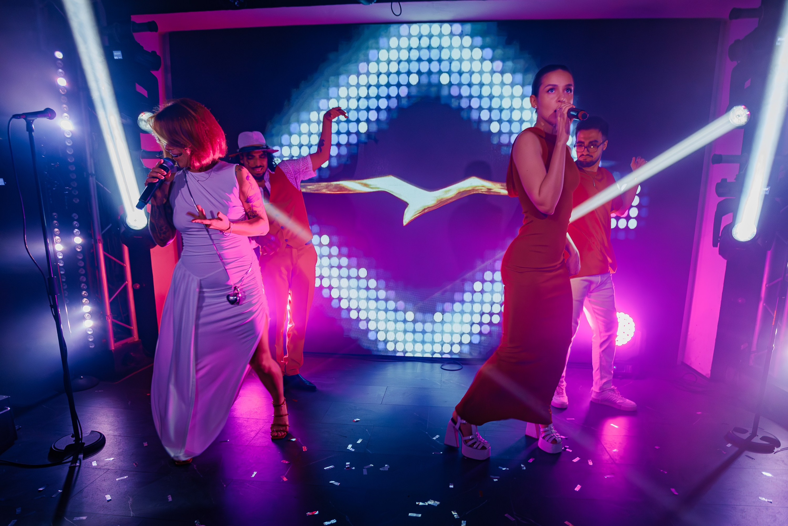 «Karena Makarena"_Чайка на пляже_ Ялта_6.06.2025 г. Аминов Руслан | Фотограф