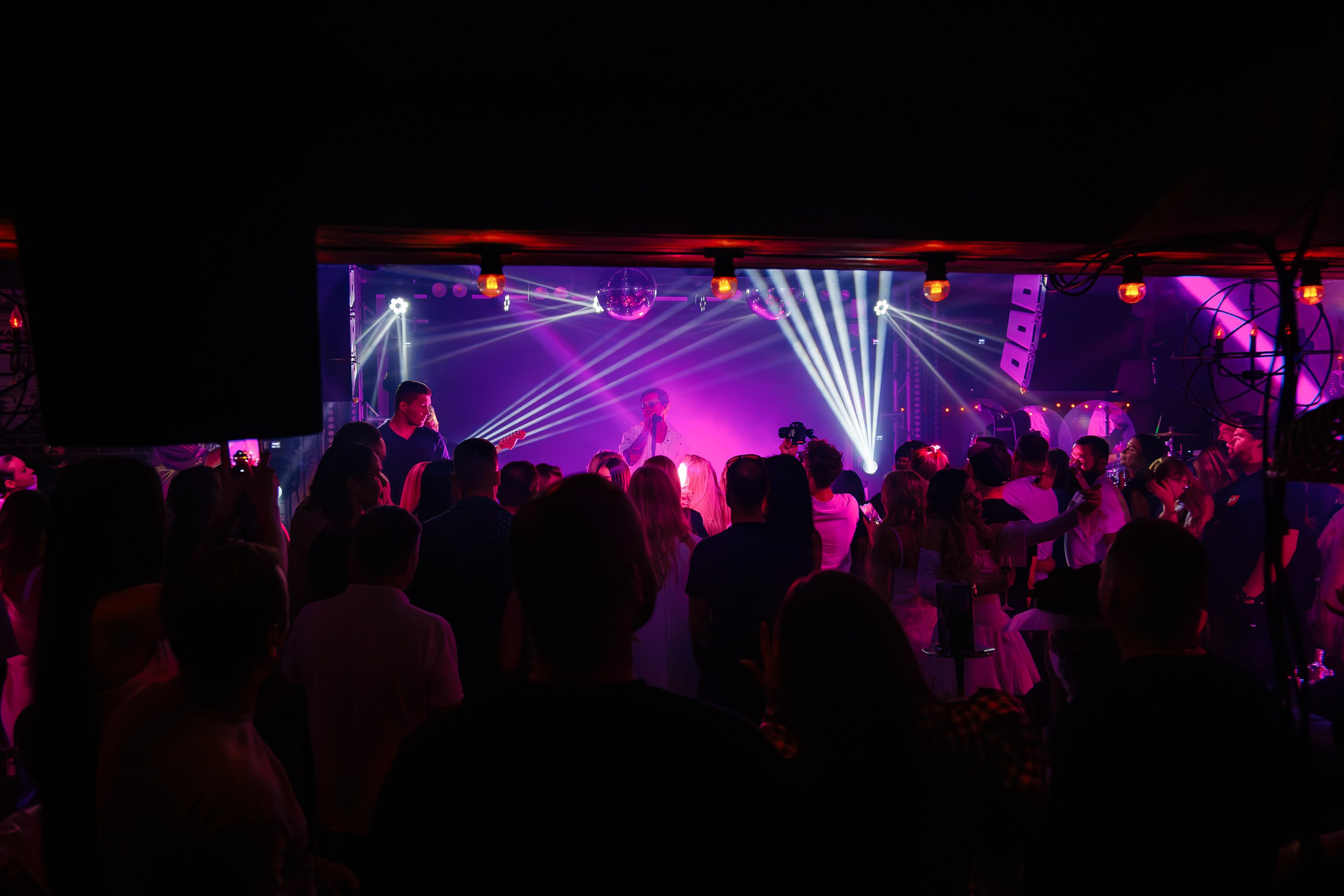 «МИША МАРВИН"_Чайка на пляже_Ялта_14.06.2025. Аминов Руслан | Фотограф