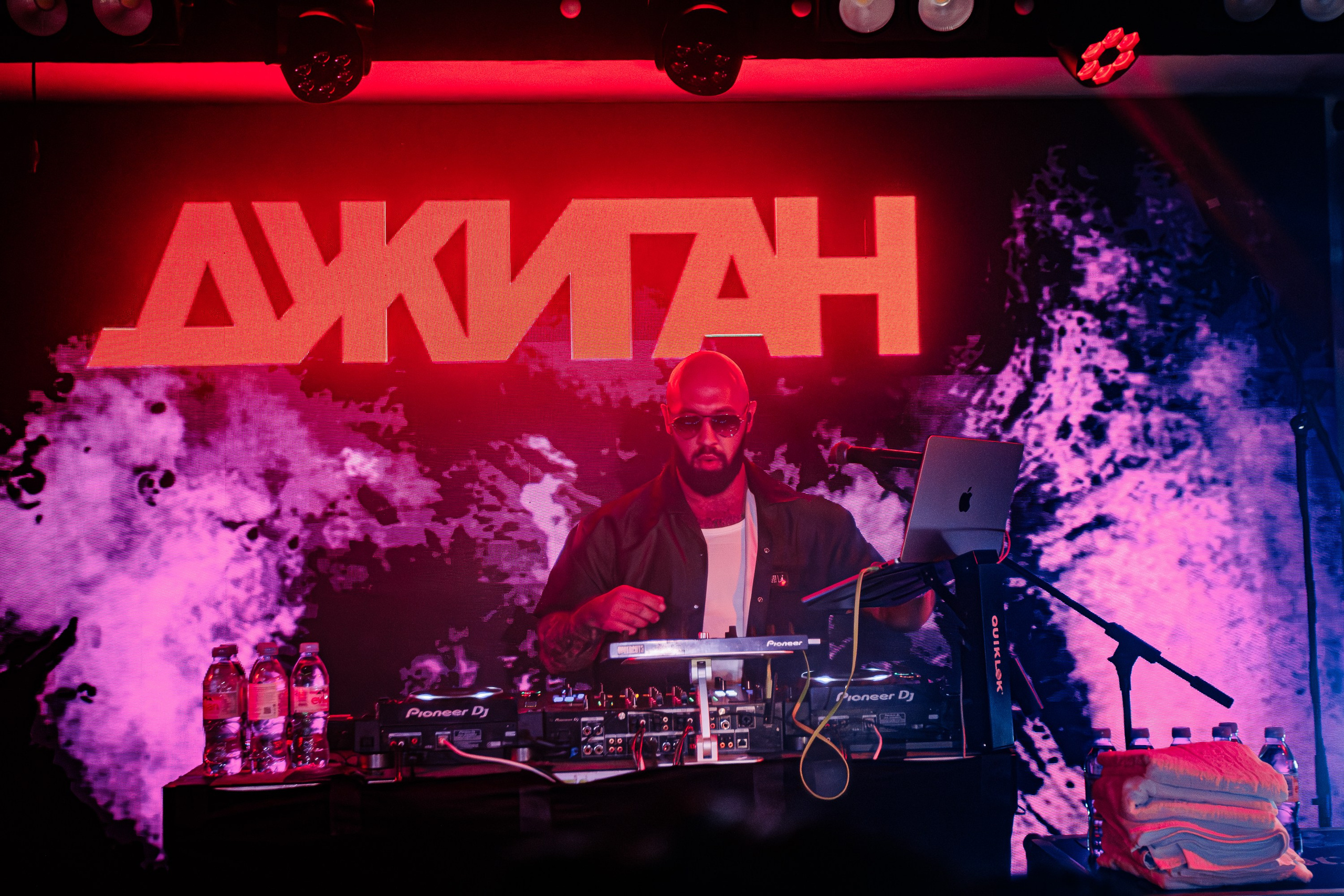 «Джиган"_Чайка на пляже_Ялта_12.07.2025 г. Аминов Руслан | Фотограф