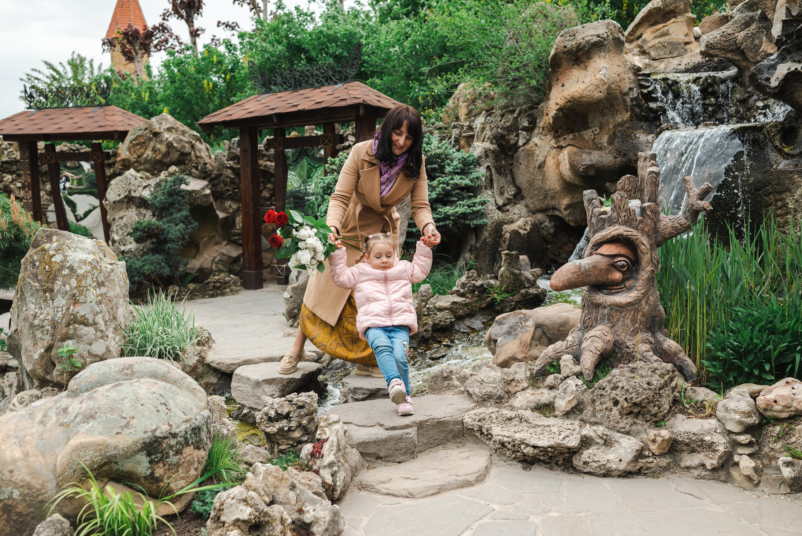 Прогулка мамы с доченькой Боженой в парке Лога. Фотограф в Каменске-Шахтинском Ольга Сагал