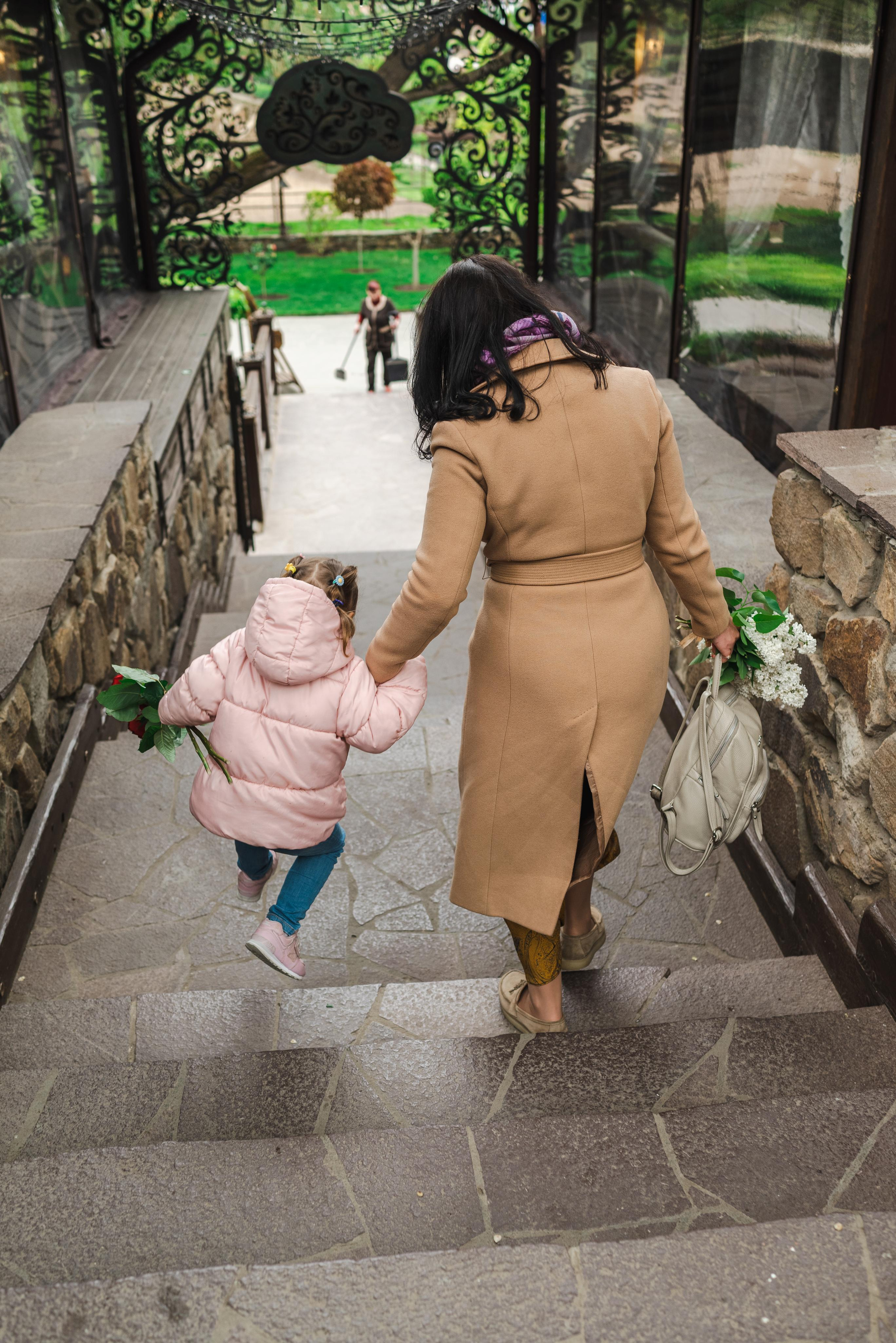 Прогулка мамы с доченькой Боженой в парке Лога. Фотограф в Каменске-Шахтинском Ольга Сагал