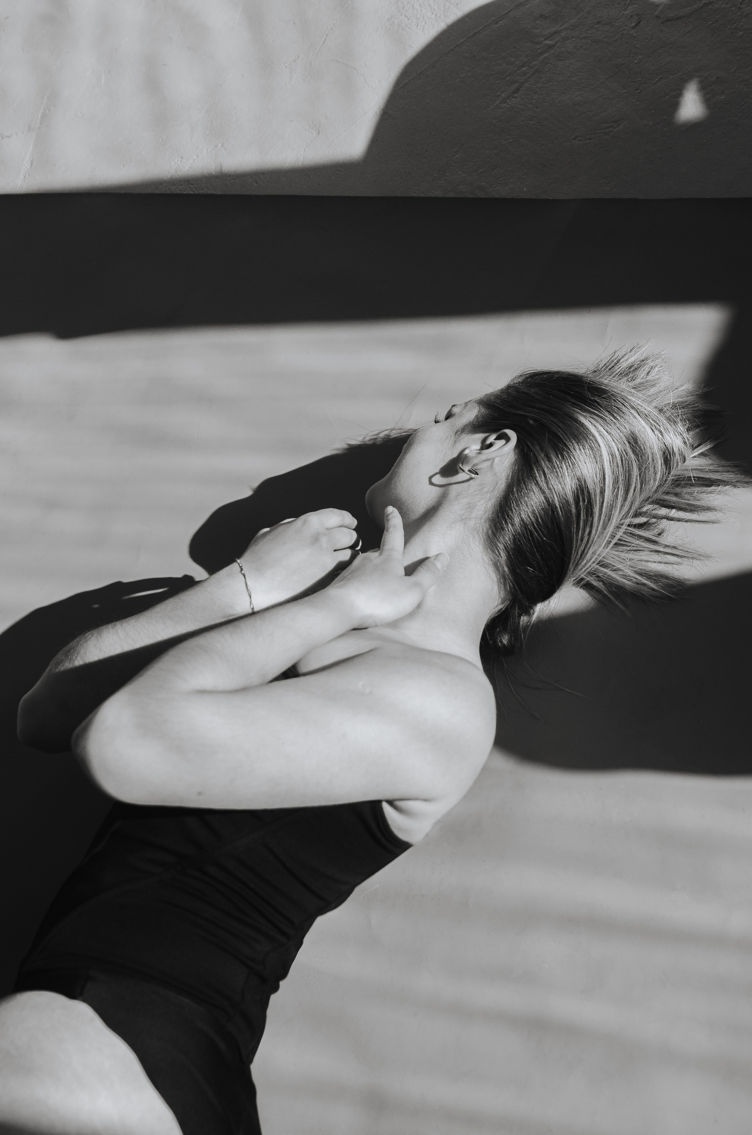 Женская фотосессия в стиле минимализм. Денисова Аля — фотограф для парных съемок и индивидуальных историй в Барнауле