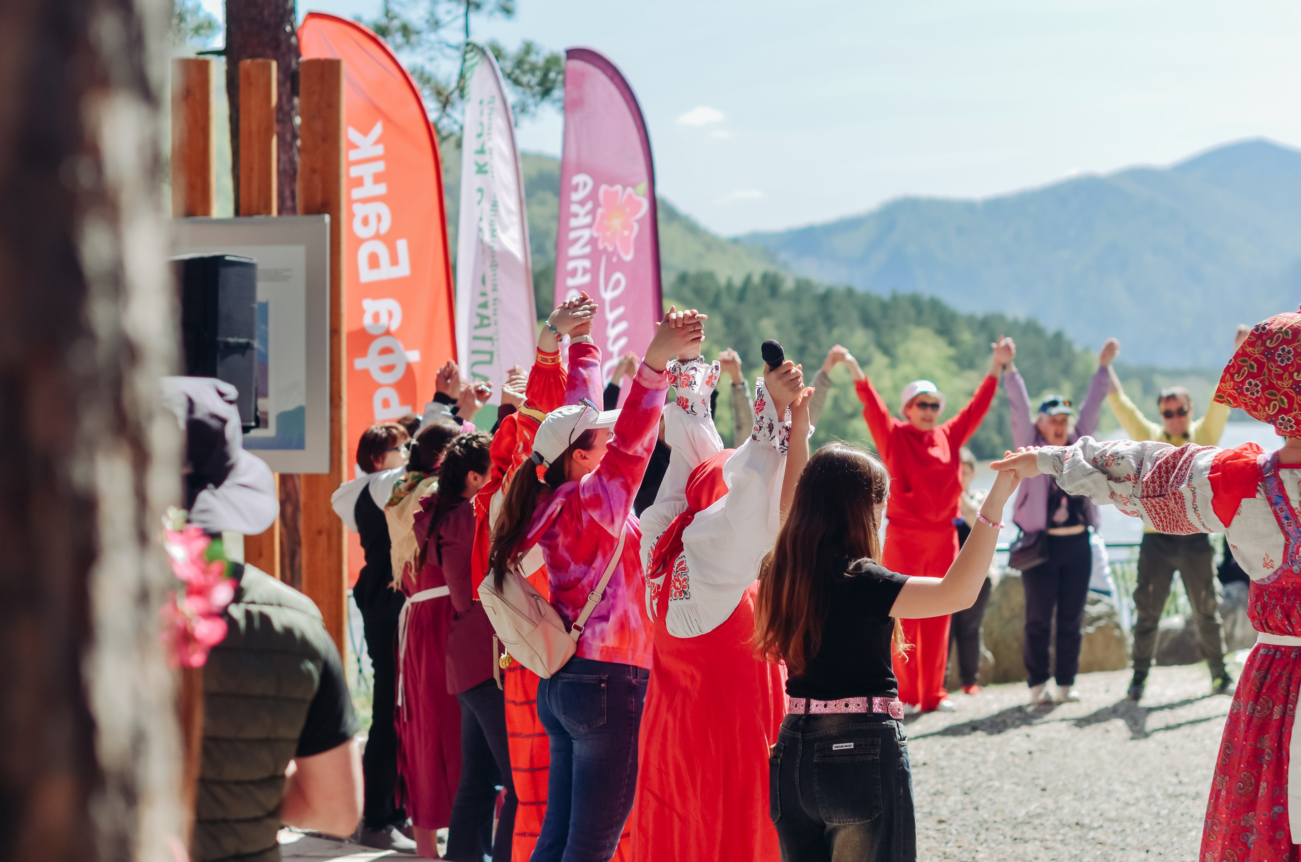 Фестиваль «Цветение Маральника на Алтае 2025». Фоторепортаж. Денисова Аля — фотограф для парных съемок и индивидуальных историй в Барнауле