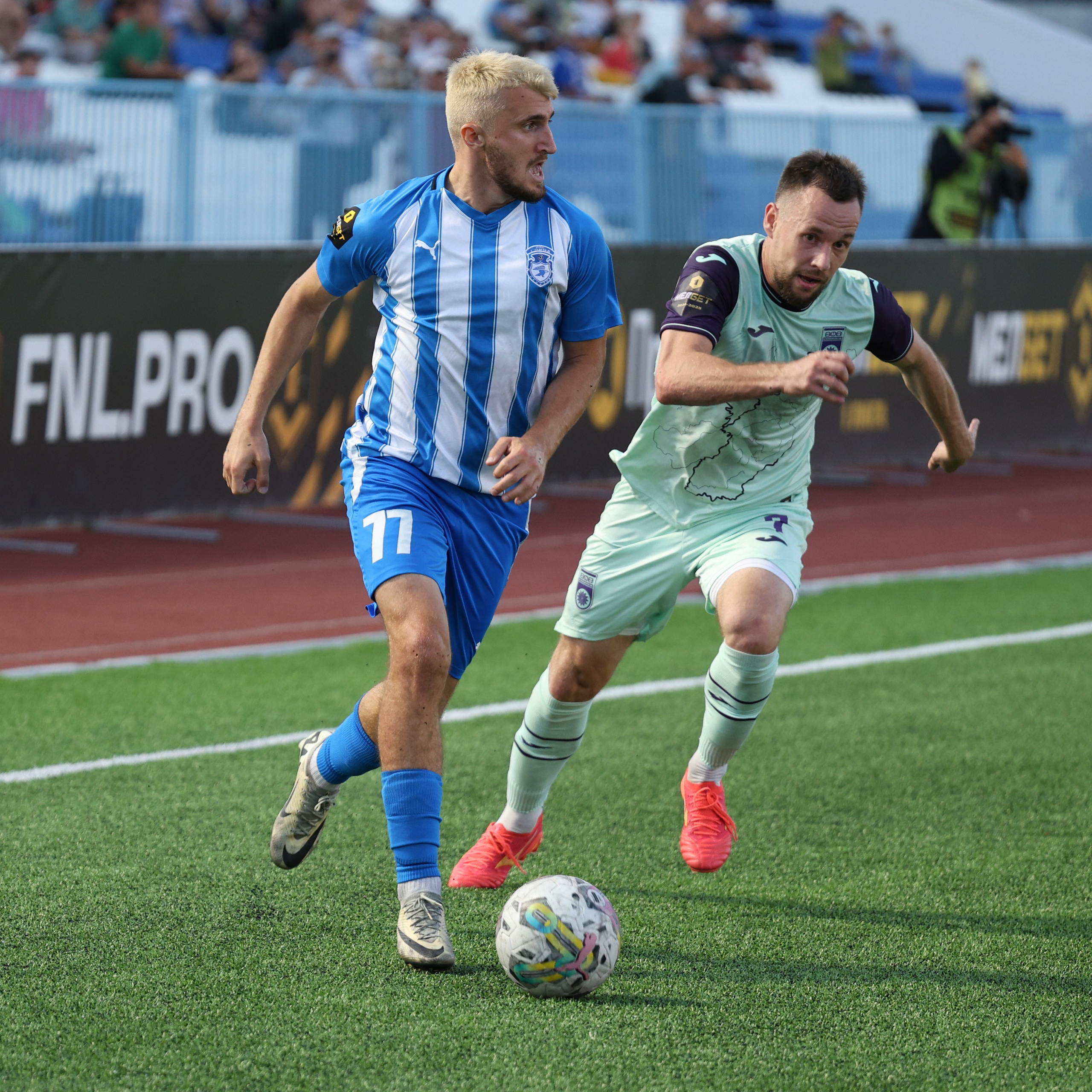 Фото футбольных матчей Первая лига ФНЛ. Фотограф Дмитрий Алексеев