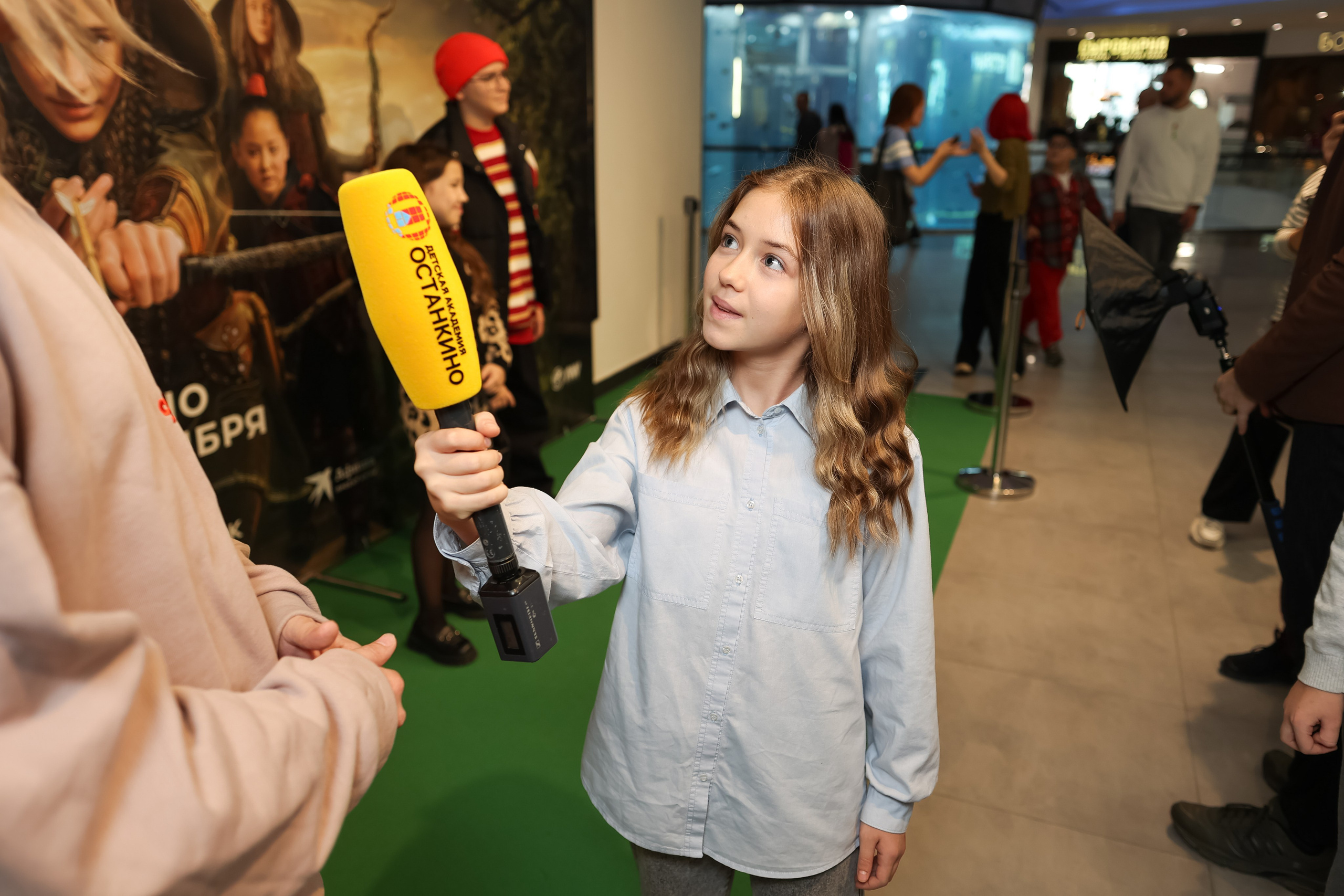 Школа «Останкино» на премьере Робин Гуд. Репортажный фотограф видеограф в Москве Ольга Плаксина