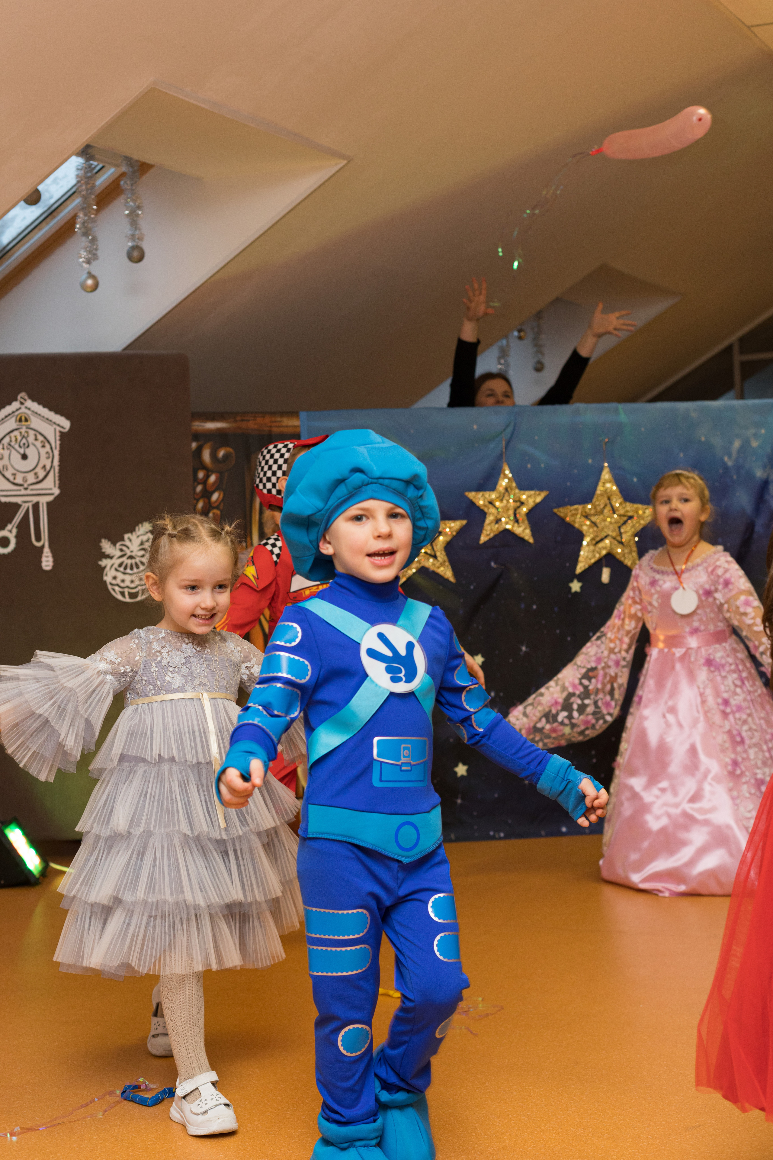 Праздник Нового года в детском саду. Гимназия «Академия». Детский и контент фотограф Надя Волкова Санкт-Петербург