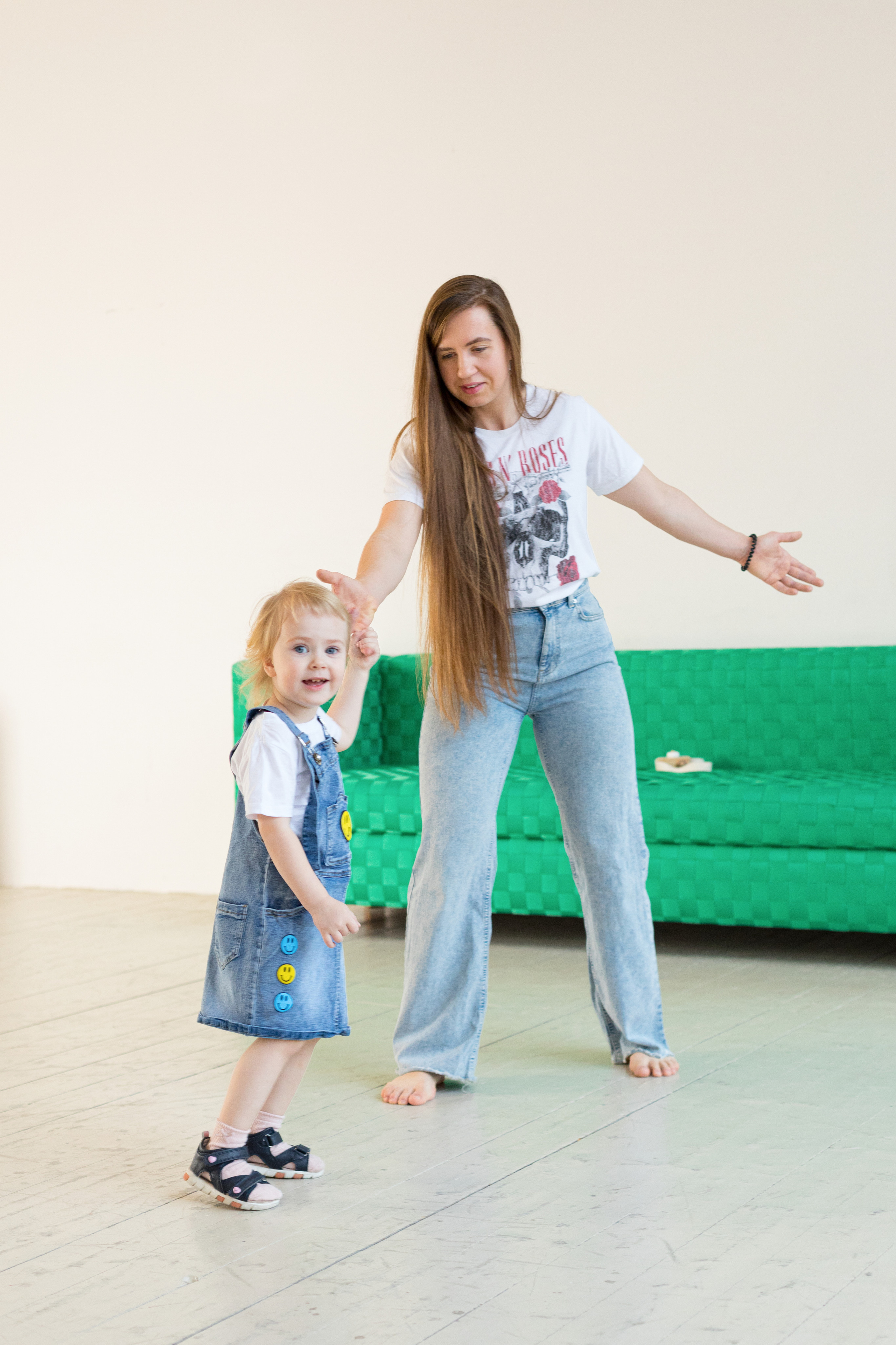 Семейная фотосессия в студии с ребенком. Детский и контент фотограф Надя Волкова Санкт-Петербург