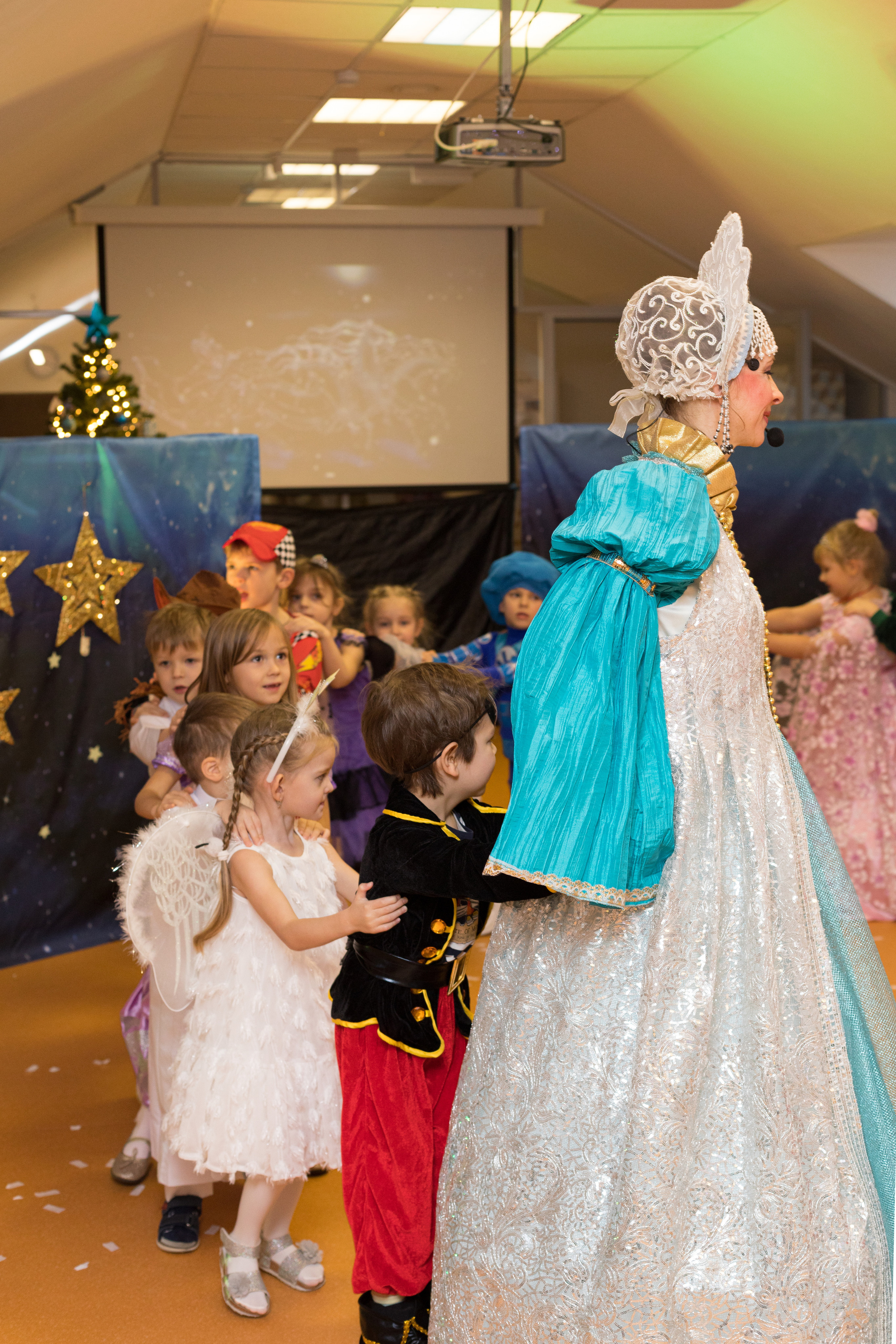 Праздник Нового года в детском саду. Гимназия «Академия». Детский и контент фотограф Надя Волкова Санкт-Петербург
