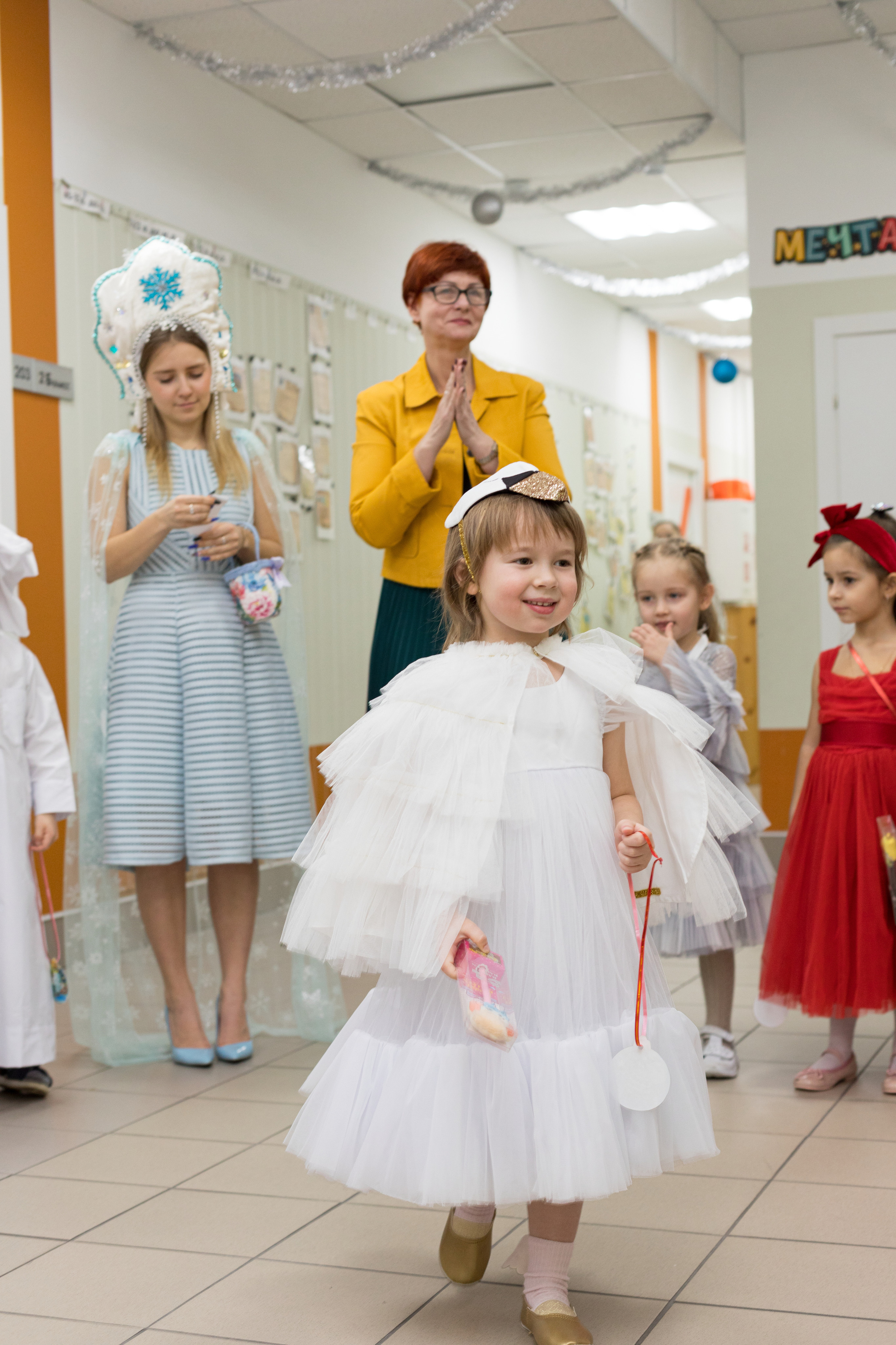 Праздник Нового года в детском саду. Гимназия «Академия». Детский и контент фотограф Надя Волкова Санкт-Петербург