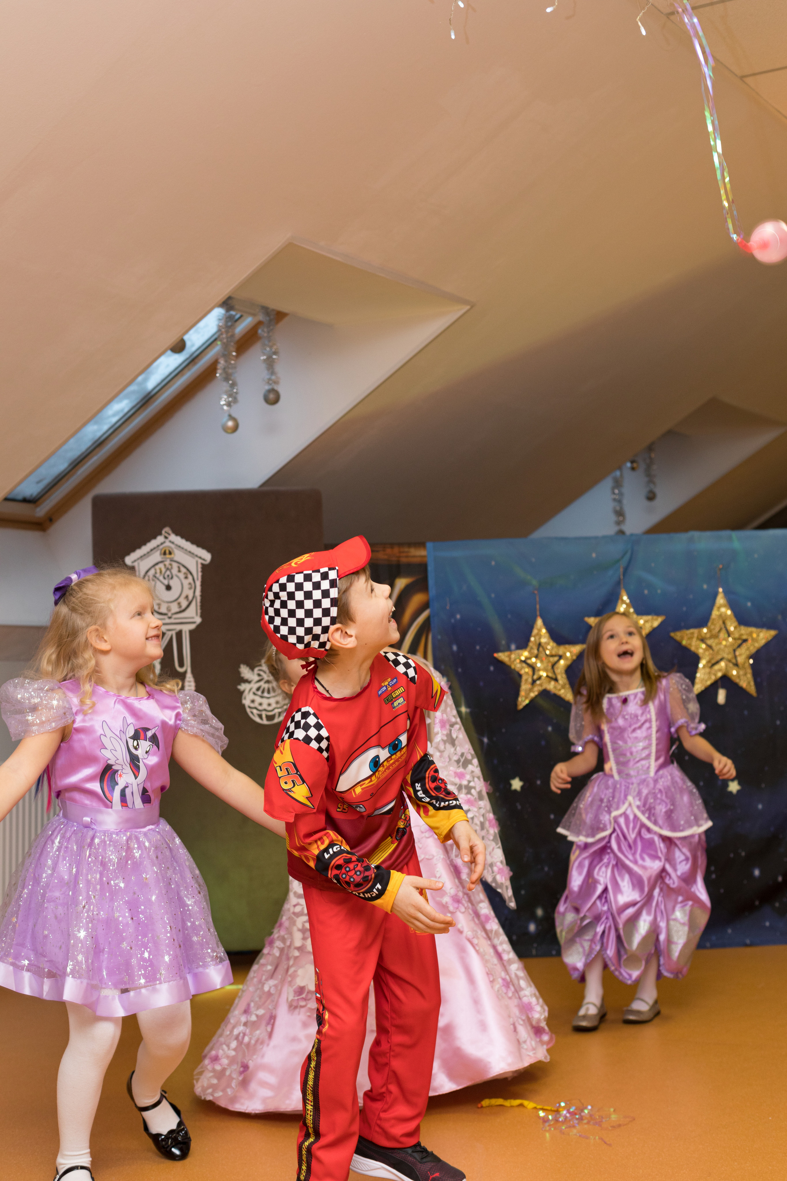 Праздник Нового года в детском саду. Гимназия «Академия». Детский и контент фотограф Надя Волкова Санкт-Петербург