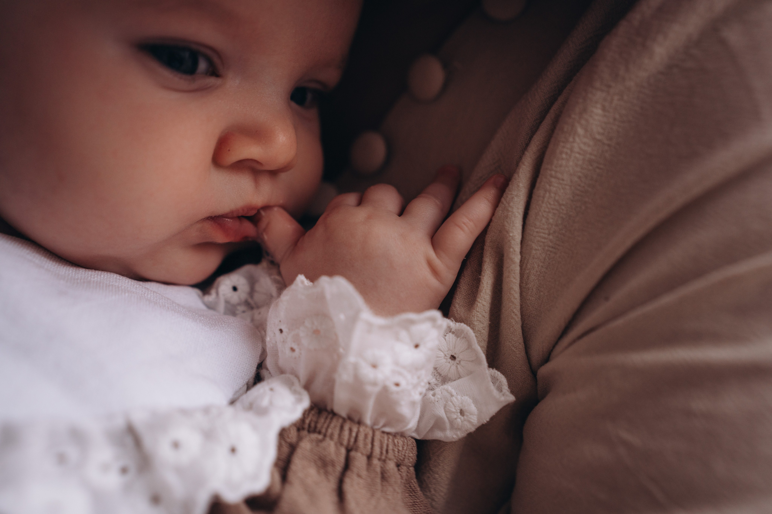 Фотодень Мамы 2026. Фотограф Новорожденных в Москве. Семейные истории в стиле LIFE